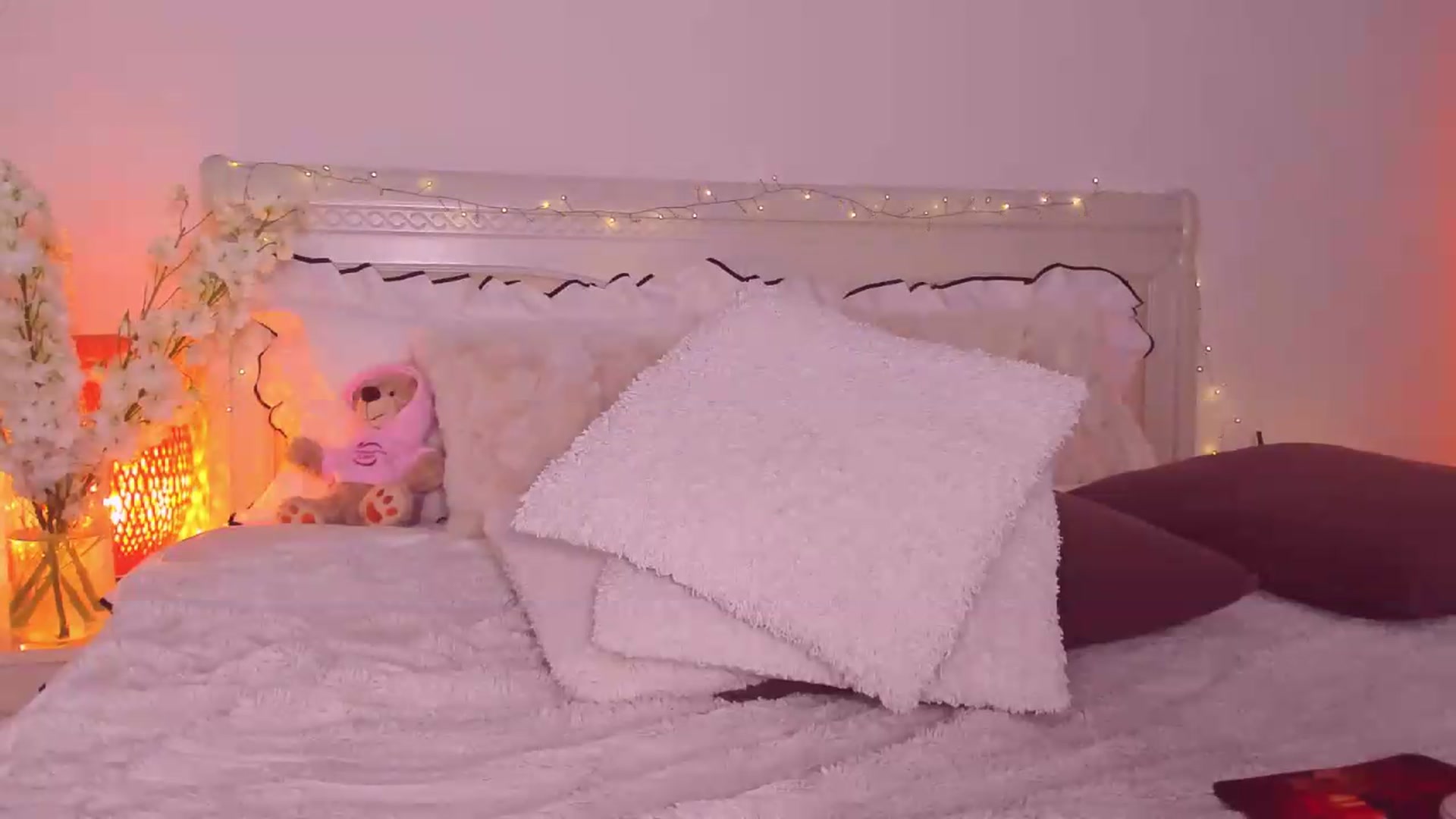 Gallery image thumbnail from Mary_Harris_'s myfreecams stream on, 08/03/2026, 22:11 image 9 of 20