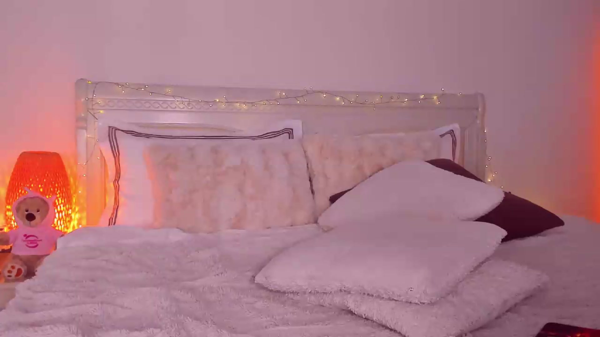 Gallery image thumbnail from Mary_Harris_'s myfreecams stream on, 08/15/2026, 22:05 image 6 of 20