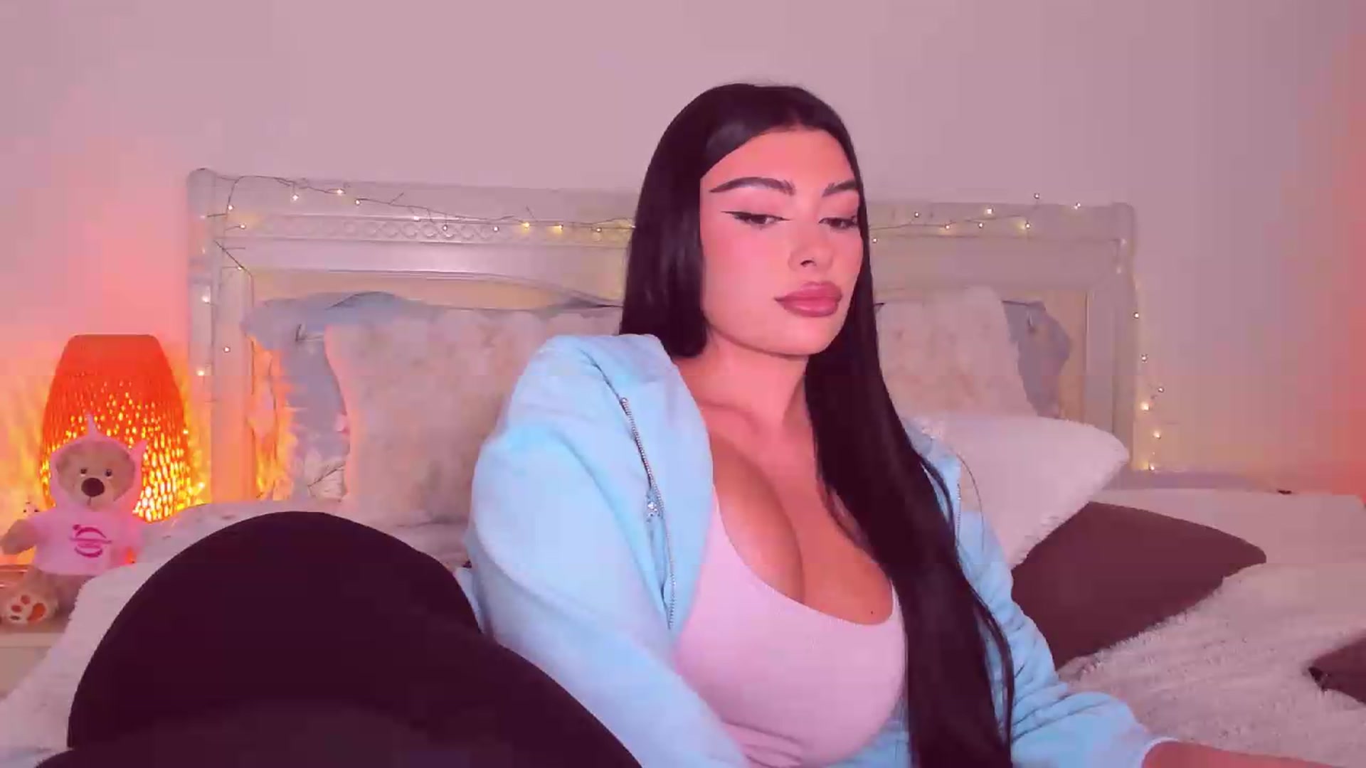 Gallery image thumbnail from Mary_Harris_'s myfreecams stream on, 08/19/2026, 12:46 image 3 of 20