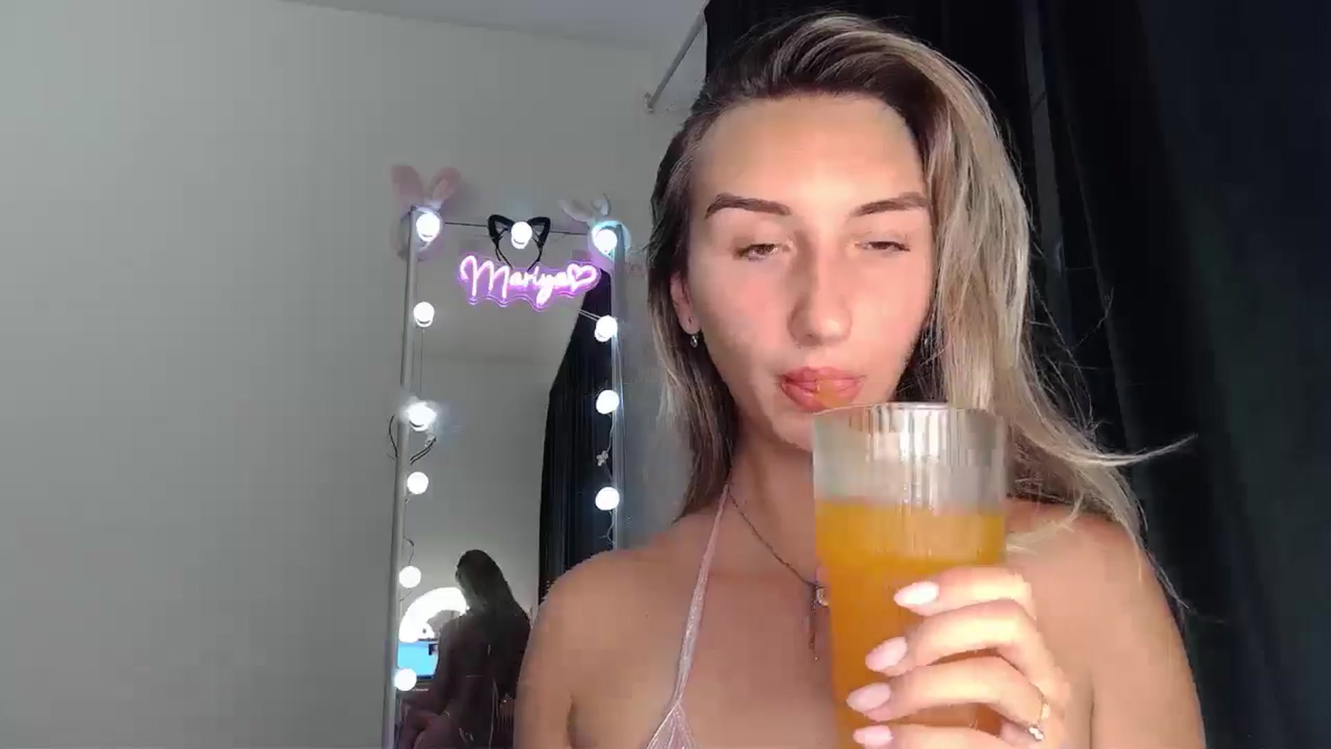 Gallery image thumbnail from Mary_Wayne's myfreecams stream on, 08/18/2025, 19:29 image 17 of 20