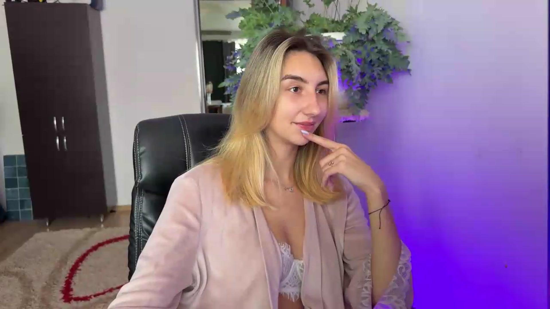 Gallery image thumbnail from Mary_Wayne's myfreecams stream on, 05/14/2026, 12:06 image 16 of 20