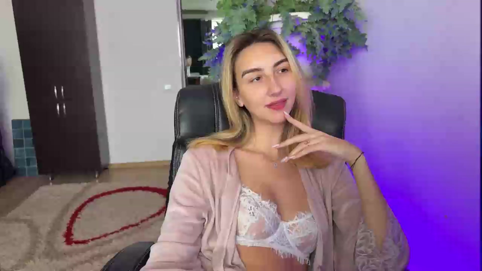 Gallery image thumbnail from Mary_Wayne's myfreecams stream on, 05/14/2026, 12:06 image 3 of 20