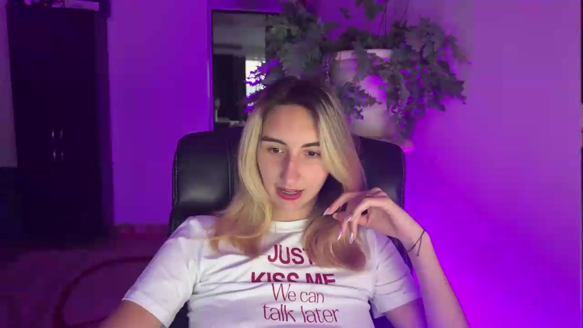 Gallery image thumbnail from Mary_Wayne's myfreecams stream on, 05/14/2026, 17:45 image 14 of 20