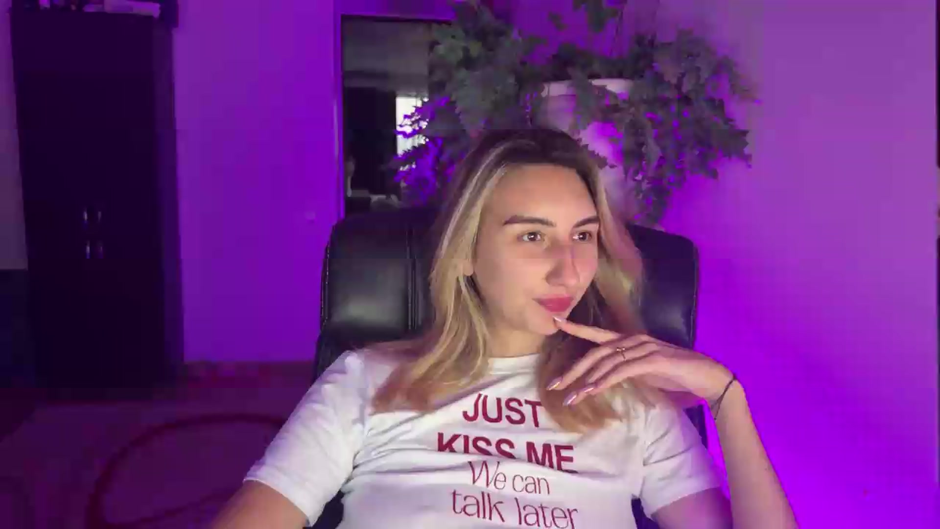 Gallery image thumbnail from Mary_Wayne's myfreecams stream on, 05/14/2026, 17:45 image 15 of 20