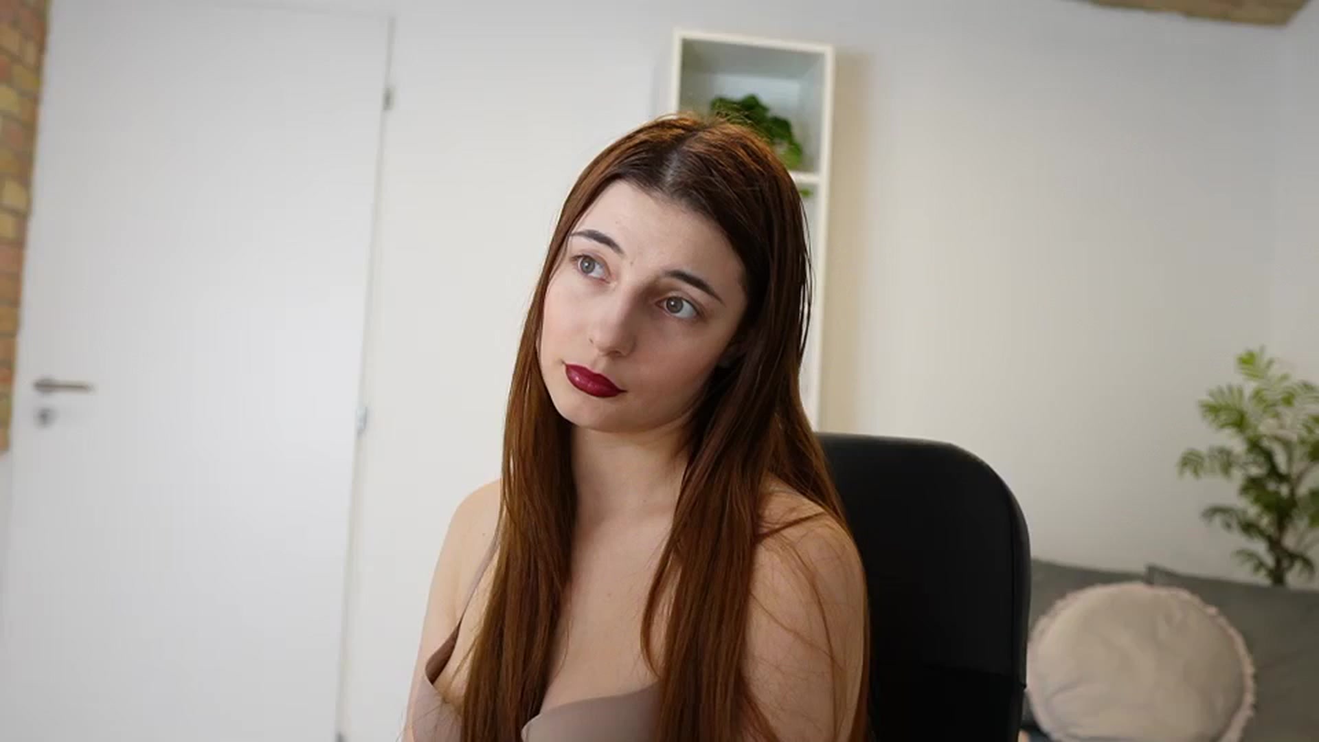 Gallery image thumbnail from Mary__Janee__'s myfreecams stream on, 12/26/2023, 15:14 image 17 of 20