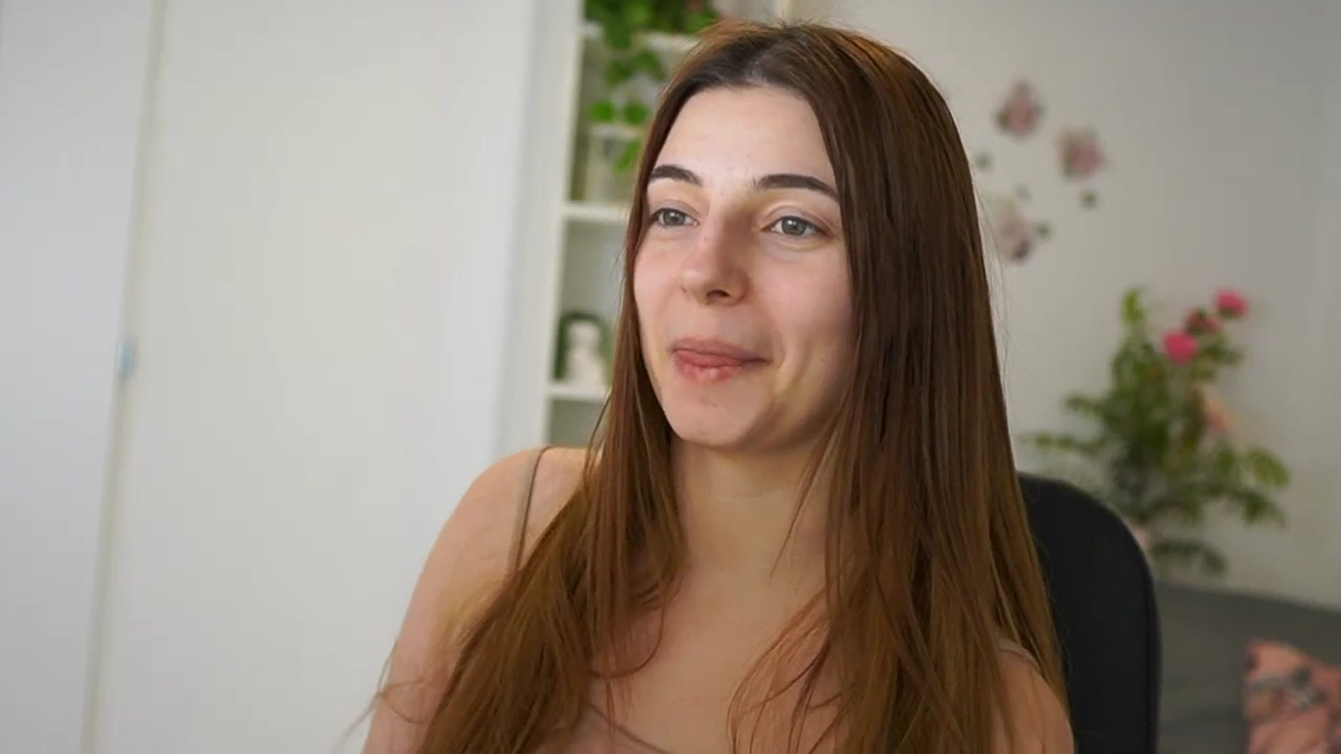 Gallery image thumbnail from Mary__Janee__'s myfreecams stream on, 02/06/2024, 16:38 image 15 of 20