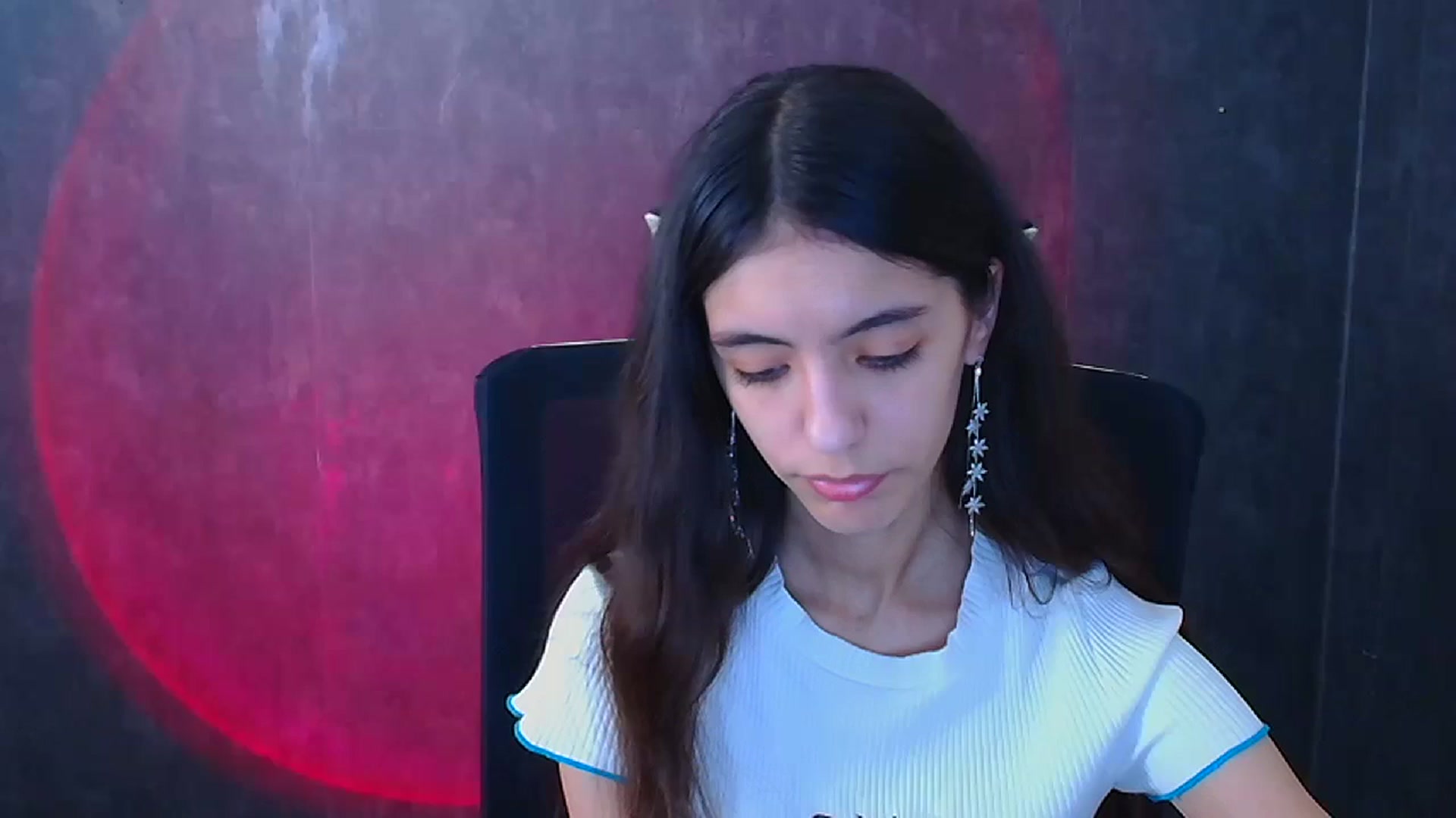 Gallery image thumbnail from Mary_lo01's myfreecams stream on, 12/25/2024, 17:13 image 15 of 20