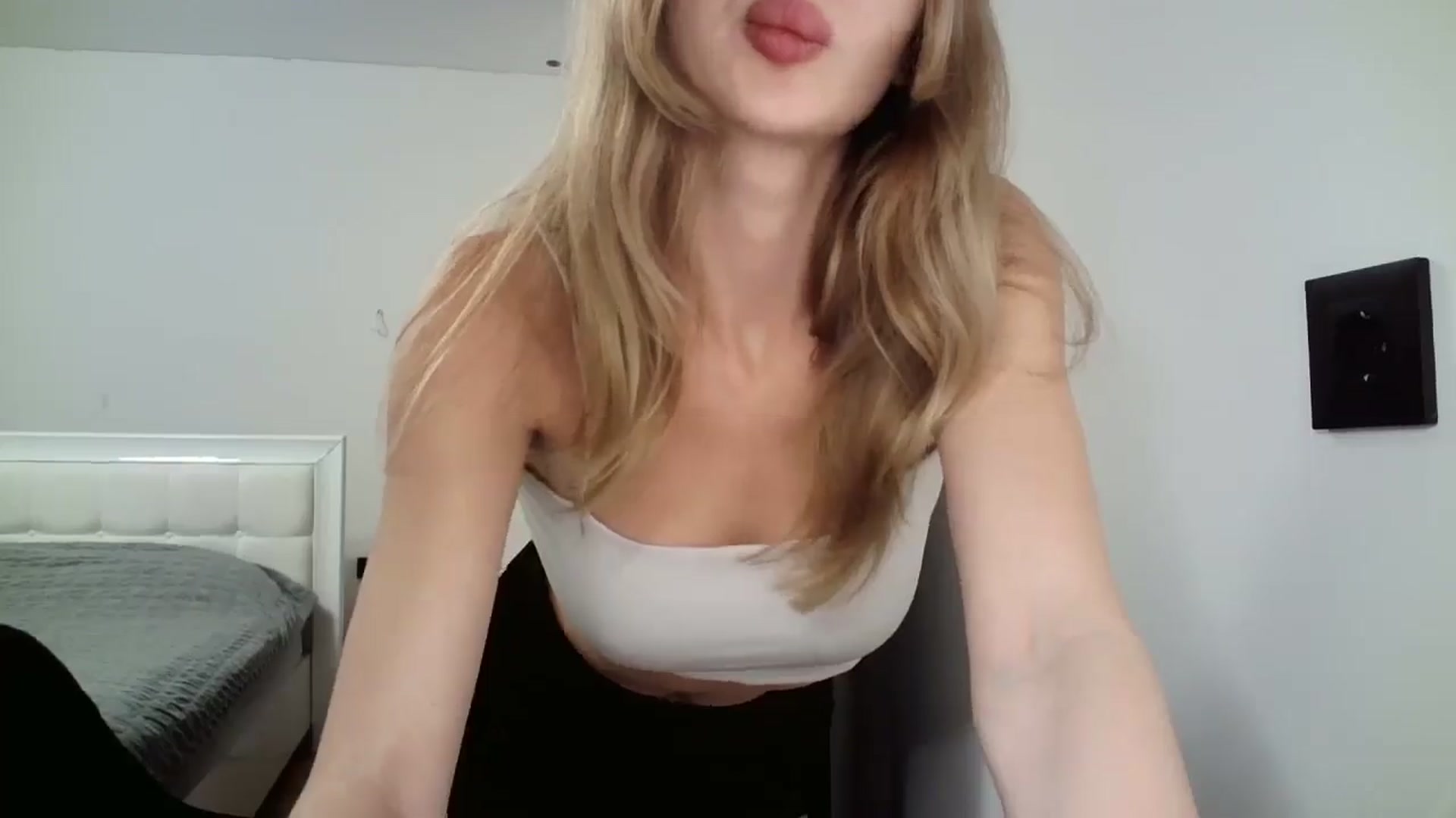 Gallery image thumbnail from MaryyCo's myfreecams stream on, 01/24/2025, 13:19 image 5 of 20