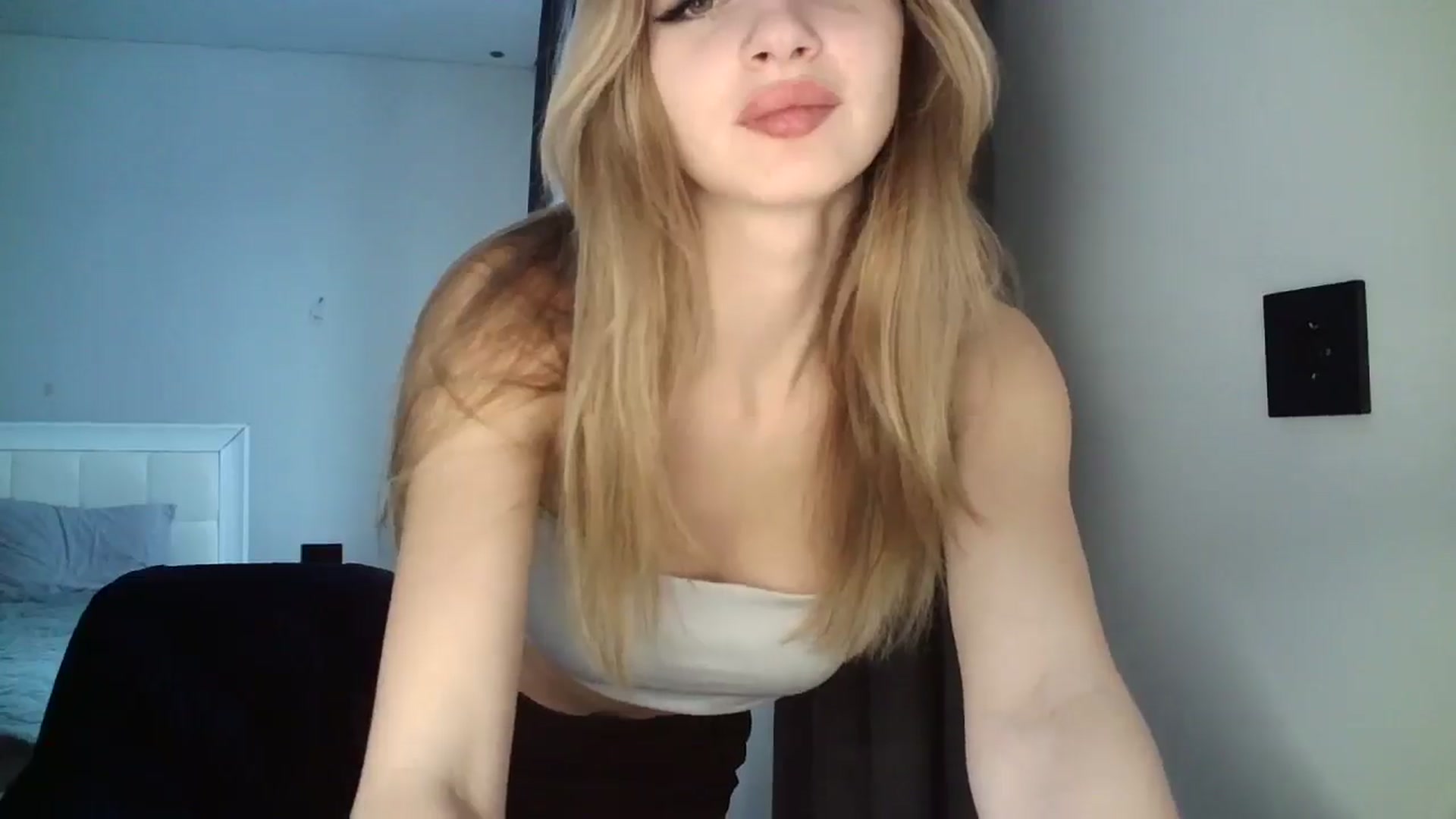 Gallery image thumbnail from MaryyCo's myfreecams stream on, 03/02/2025, 14:38 image 17 of 20