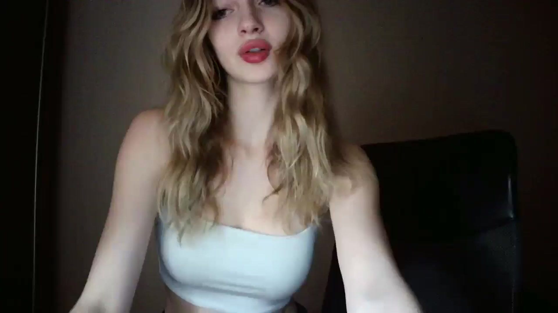 Gallery image thumbnail from MaryyCo's myfreecams stream on, 03/13/2025, 17:34 image 16 of 20