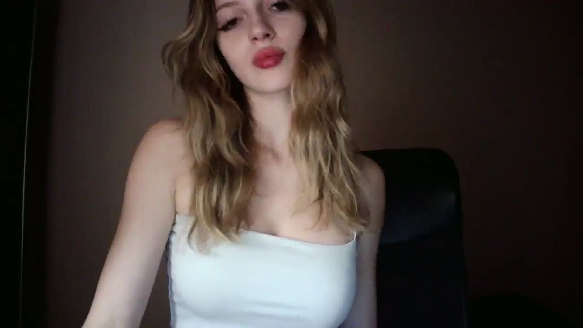 Gallery image thumbnail from MaryyCo's myfreecams stream on, 03/13/2025, 17:34 image 17 of 20