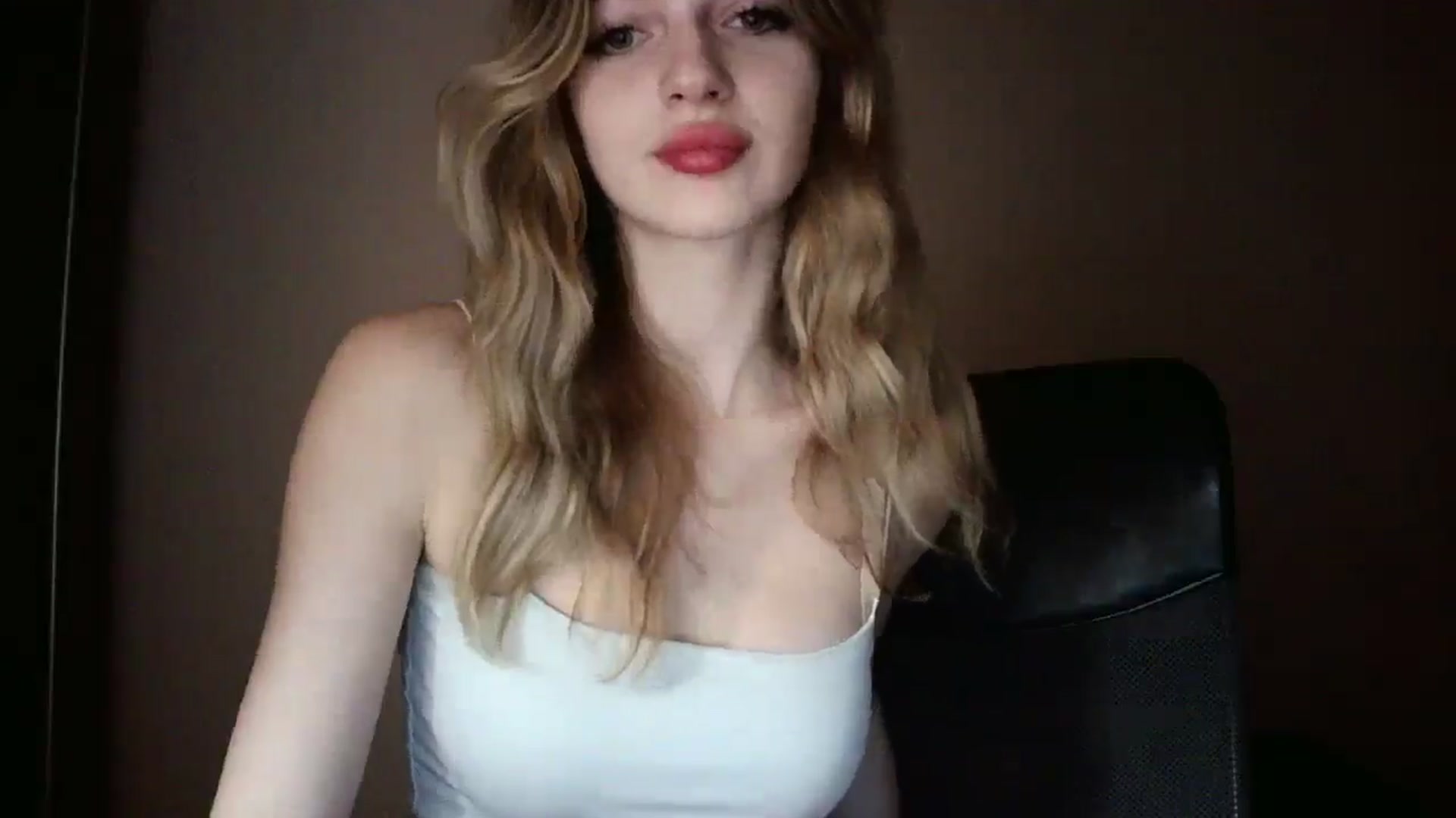 Gallery image thumbnail from MaryyCo's myfreecams stream on, 03/13/2025, 17:34 image 19 of 20