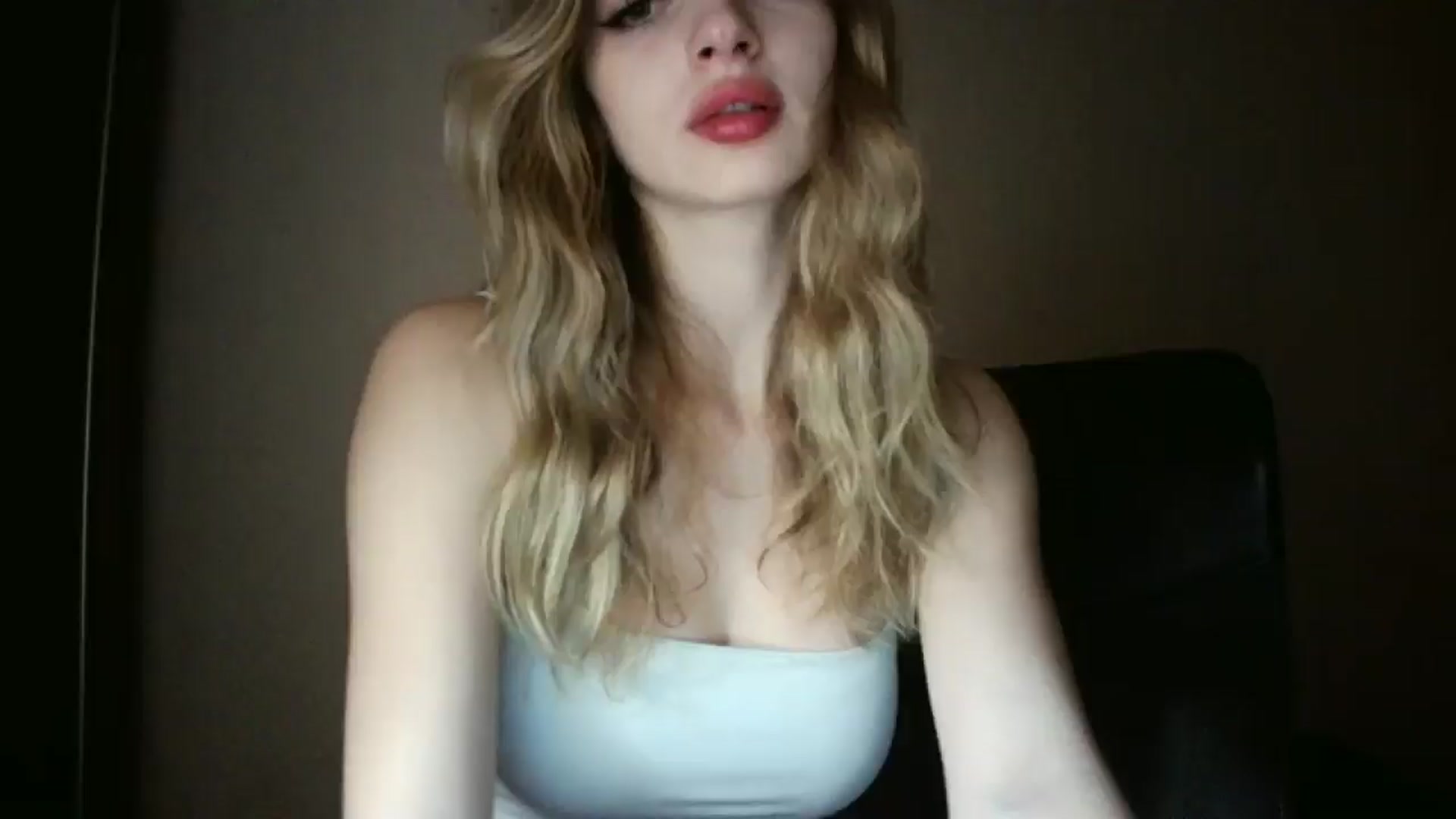 Gallery image thumbnail from MaryyCo's myfreecams stream on, 03/13/2025, 17:34 image 18 of 20
