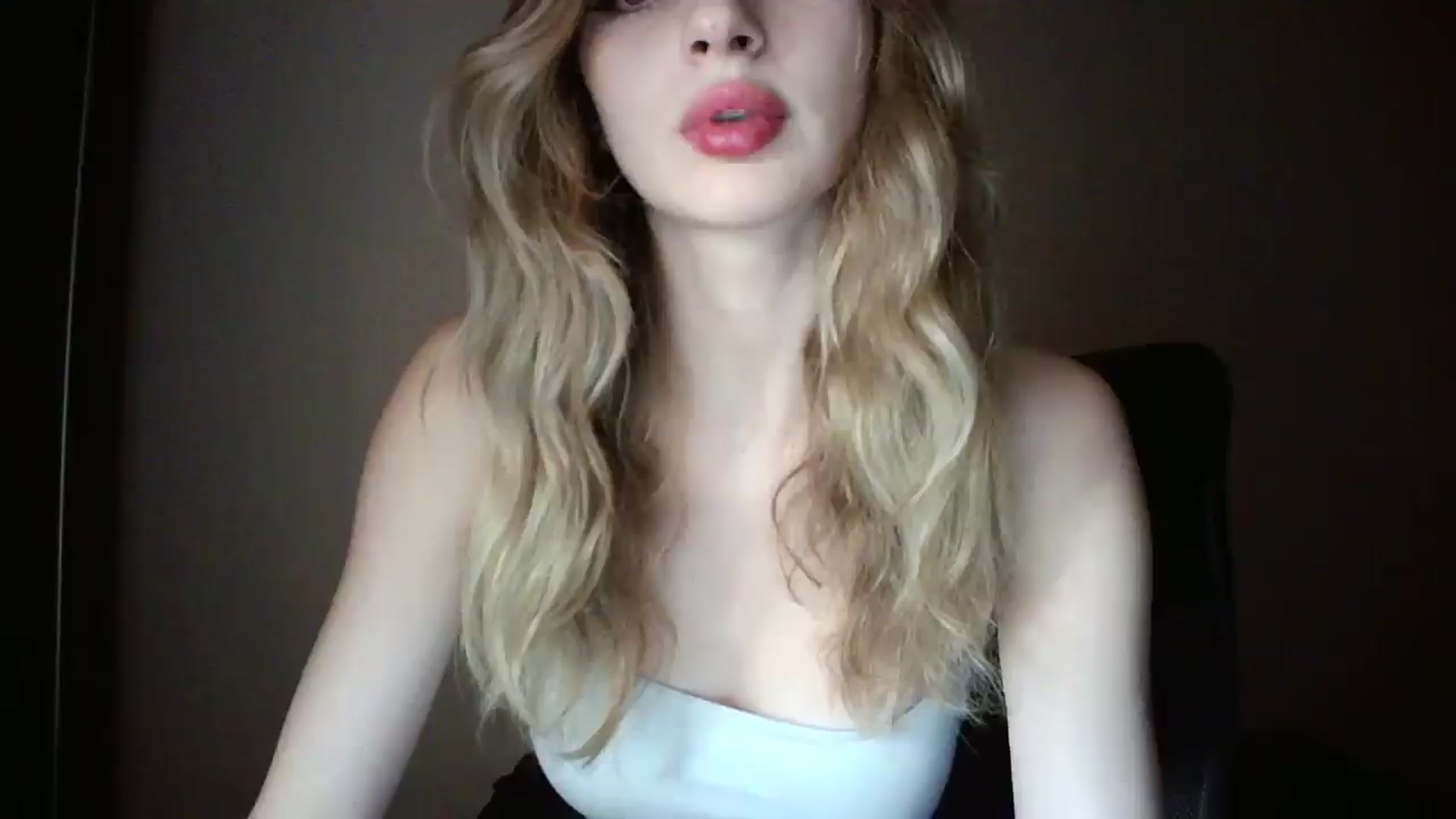 Gallery image thumbnail from MaryyCo's myfreecams stream on, 03/13/2025, 17:34 image 12 of 20