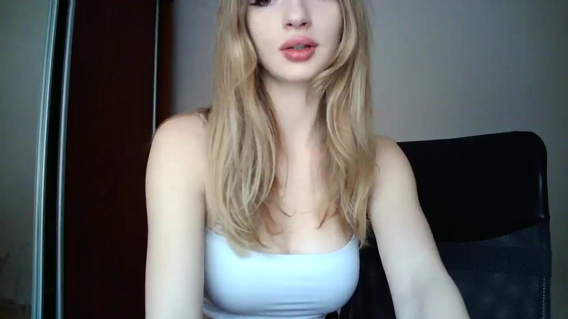 Gallery image thumbnail from MaryyCo's myfreecams stream on, 03/23/2025, 13:07 image 16 of 20