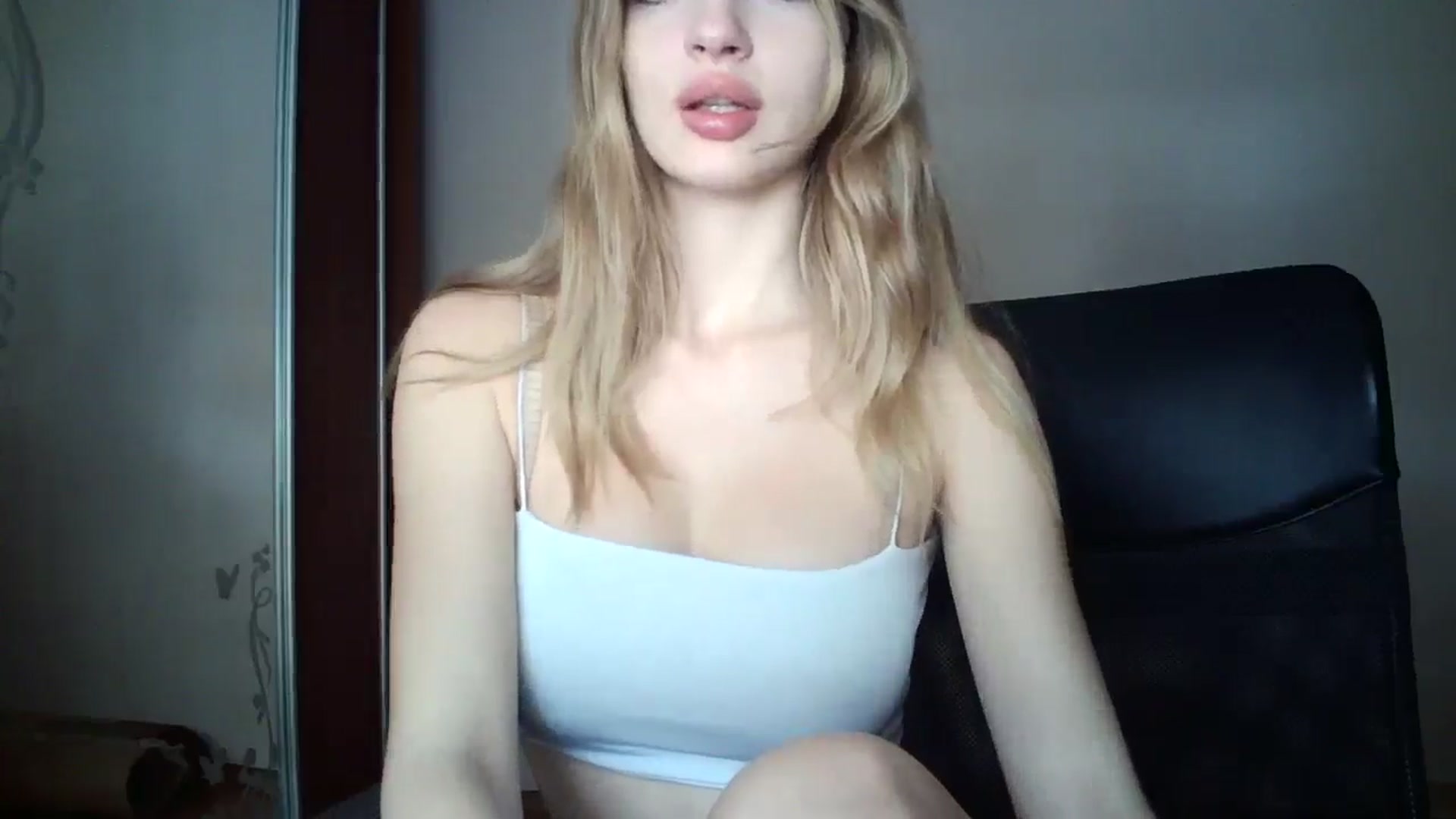 Gallery image thumbnail from MaryyCo's myfreecams stream on, 04/06/2025, 13:16 image 6 of 20