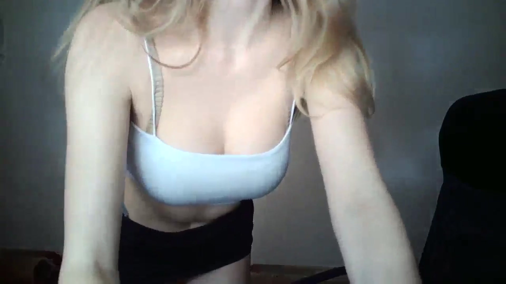 Gallery image thumbnail from MaryyCo's myfreecams stream on, 04/06/2025, 13:16 image 16 of 20
