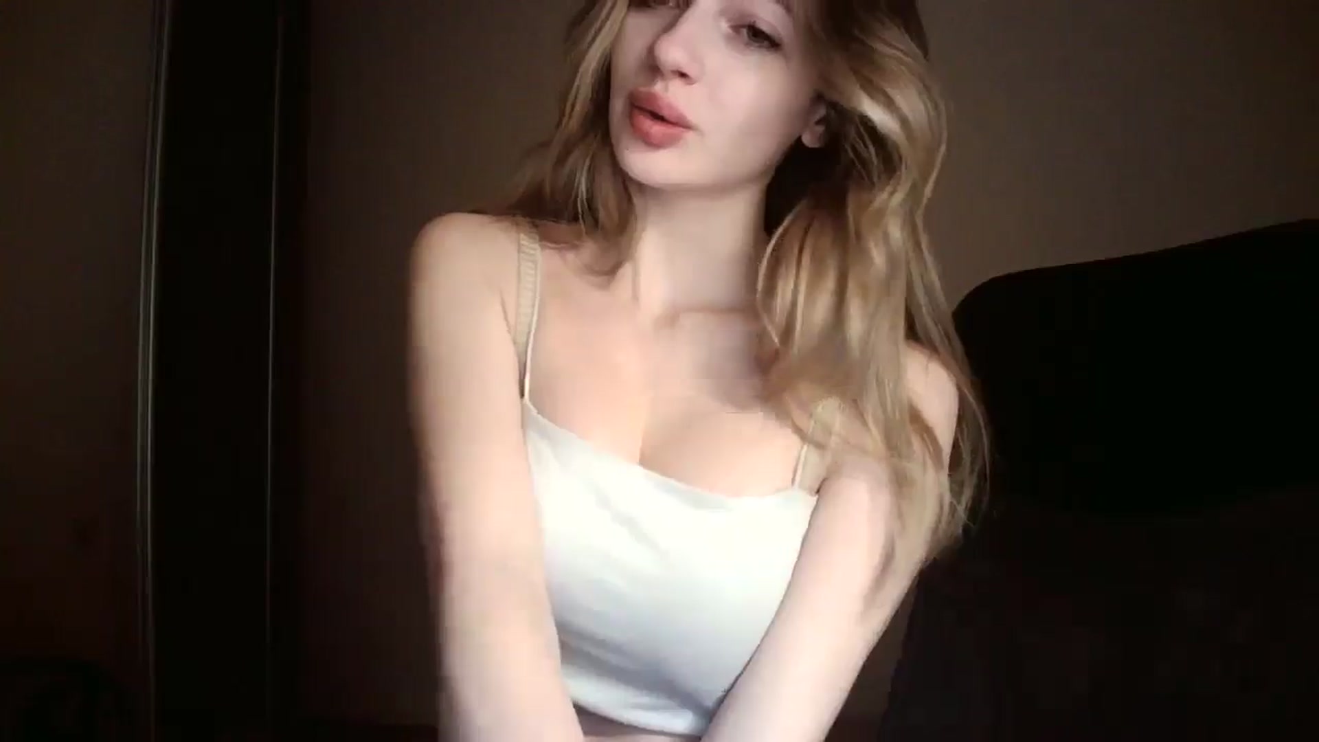 Gallery image thumbnail from MaryyCo's myfreecams stream on, 04/07/2025, 18:00 image 6 of 20