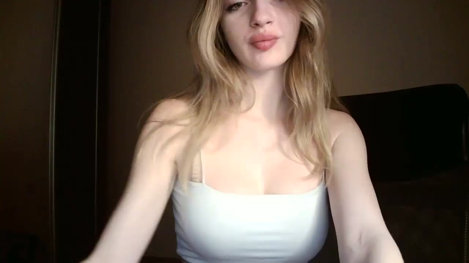 Gallery image thumbnail from MaryyCo's myfreecams stream on, 04/07/2025, 18:00 image 8 of 20
