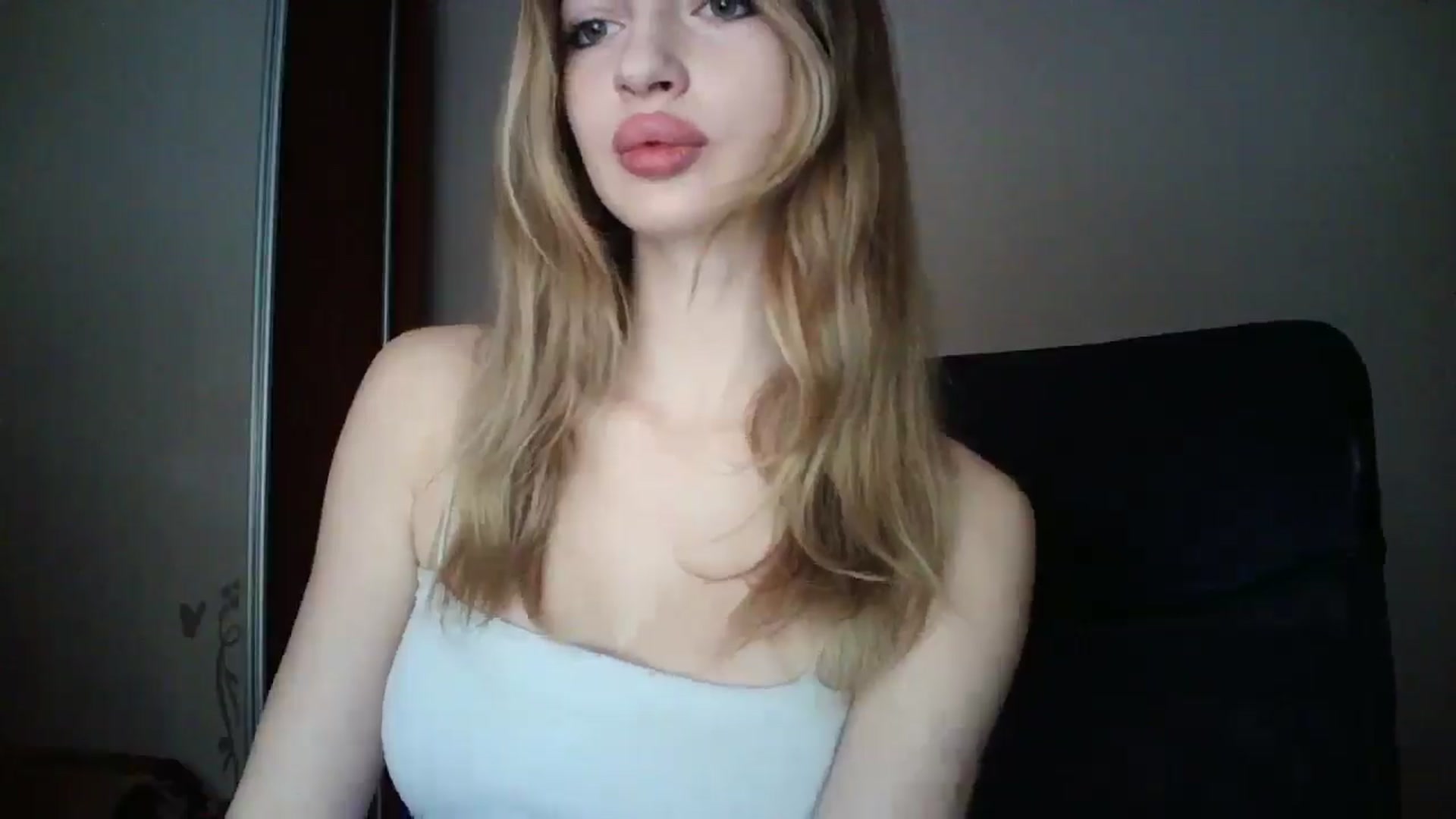 Gallery image thumbnail from MaryyCo's myfreecams stream on, 04/08/2025, 10:20 image 9 of 20