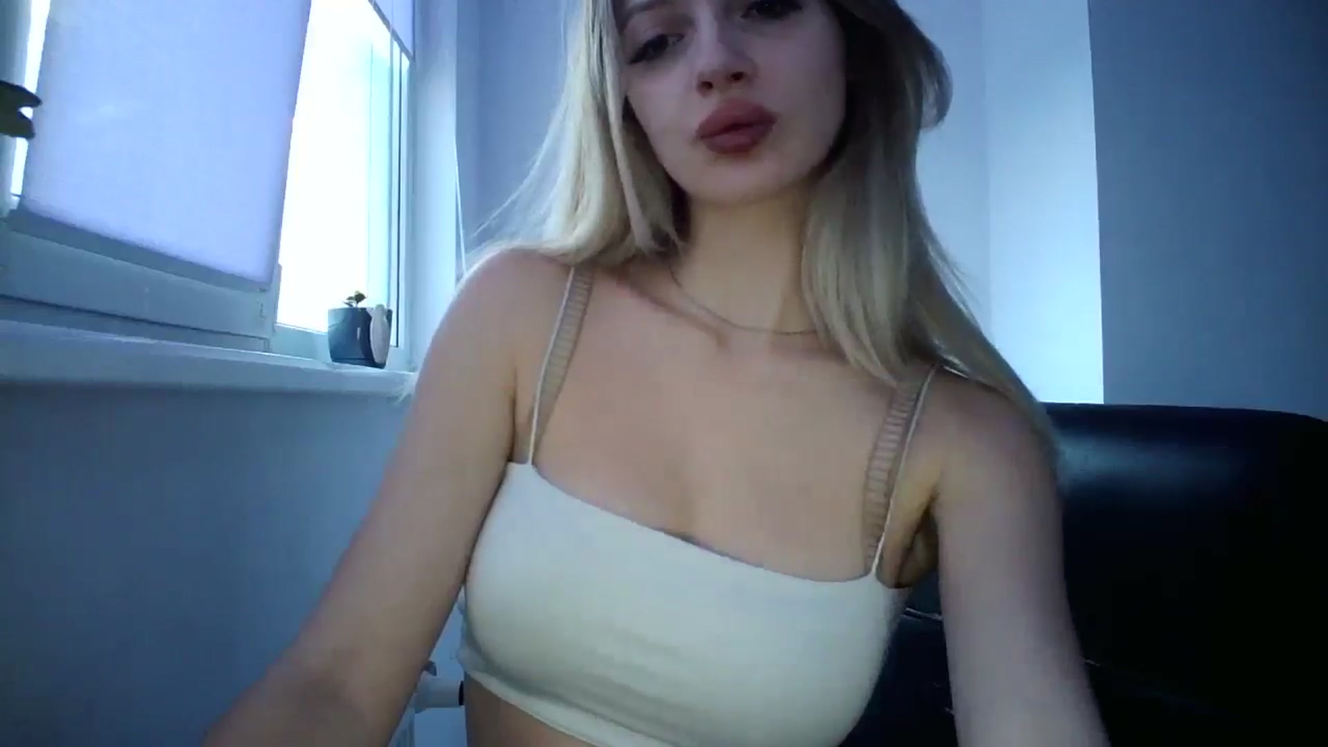 Gallery image thumbnail from MaryyCo's myfreecams stream on, 05/05/2025, 16:56 image 10 of 20