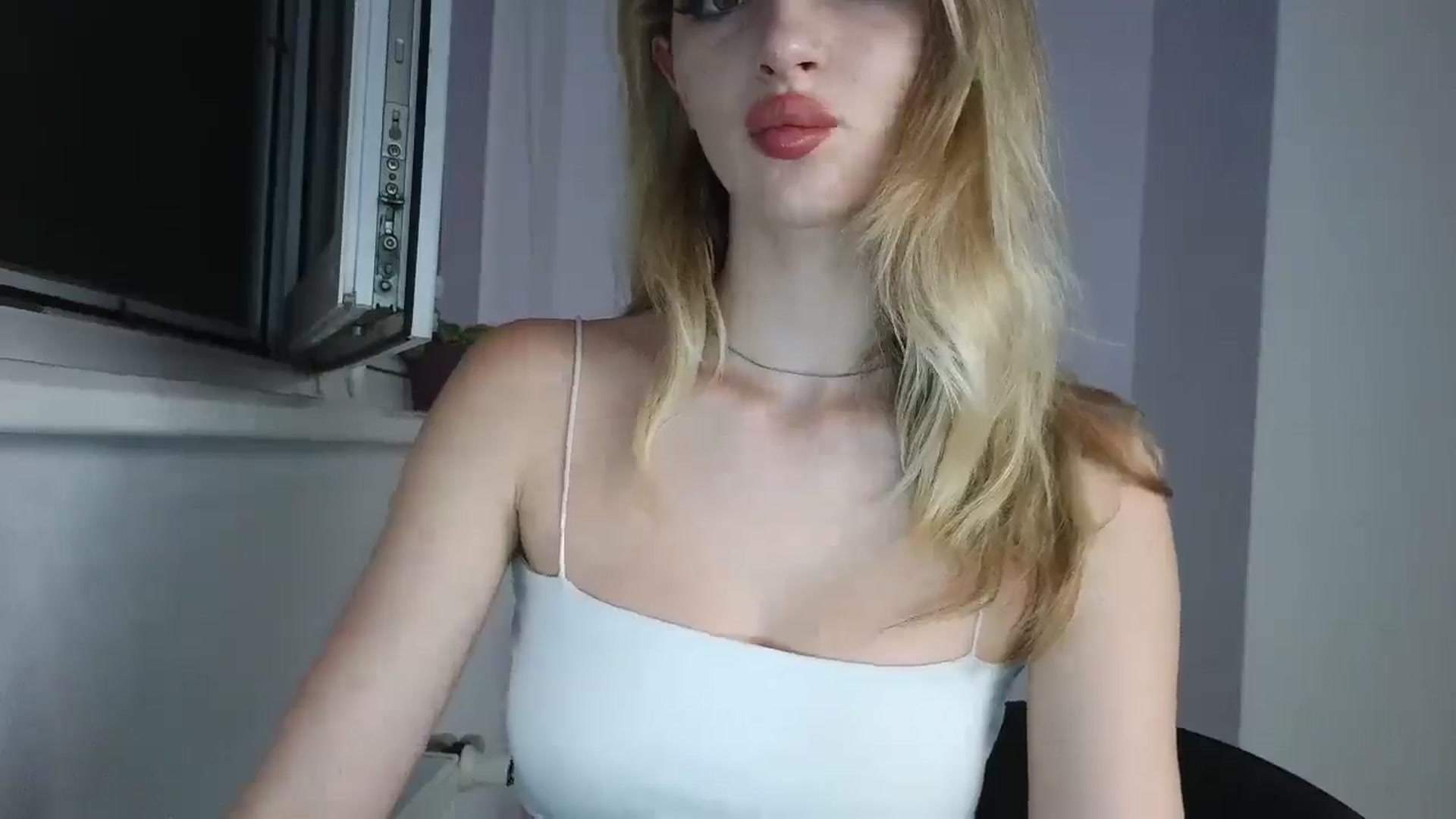 Gallery image thumbnail from MaryyCo's myfreecams stream on, 06/29/2025, 19:30 image 6 of 20