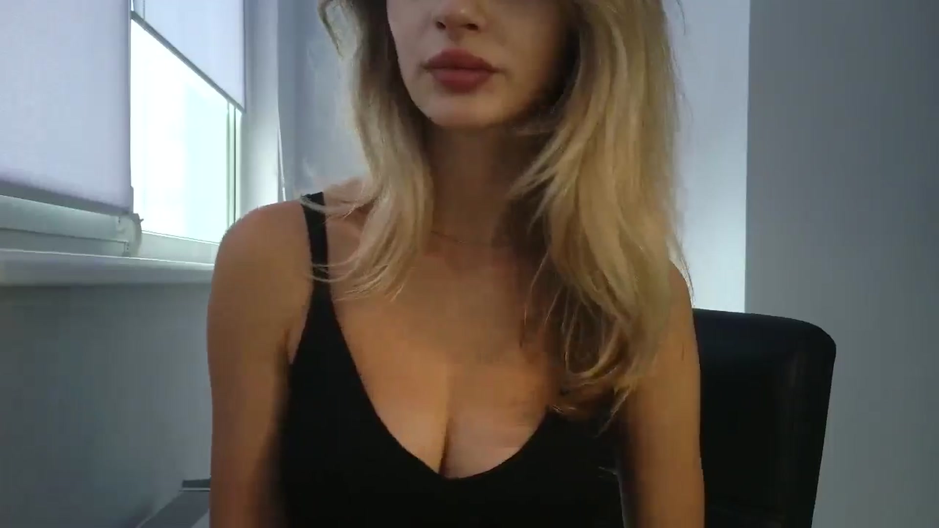 Gallery image thumbnail from MaryyCo's myfreecams stream on, 10/02/2025, 14:36 image 10 of 20