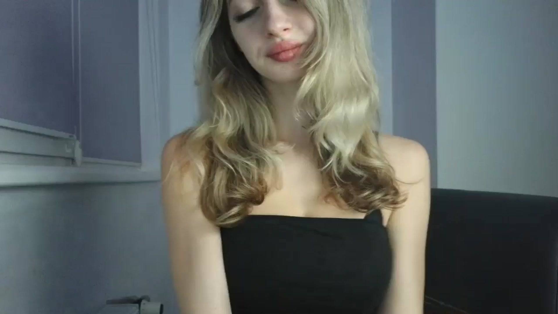 Gallery image thumbnail from MaryyCo's myfreecams stream on, 12/01/2025, 20:12 image 1 of 20