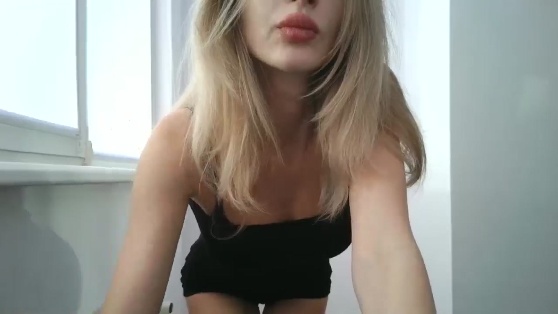 Gallery image thumbnail from MaryyCo's myfreecams stream on, 12/12/2025, 13:18 image 16 of 20