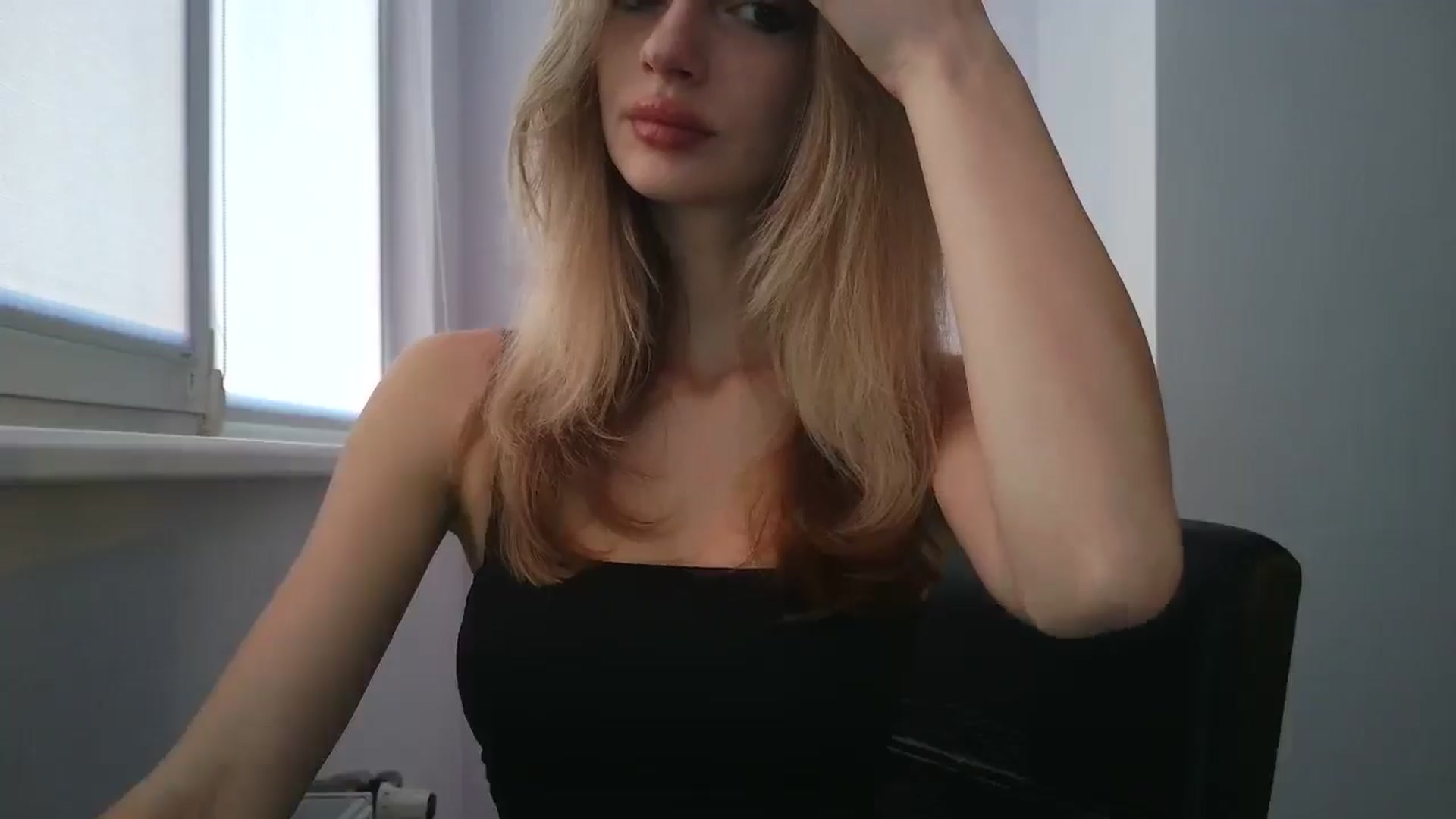 Gallery image thumbnail from MaryyCo's myfreecams stream on, 12/12/2025, 13:55 image 15 of 20