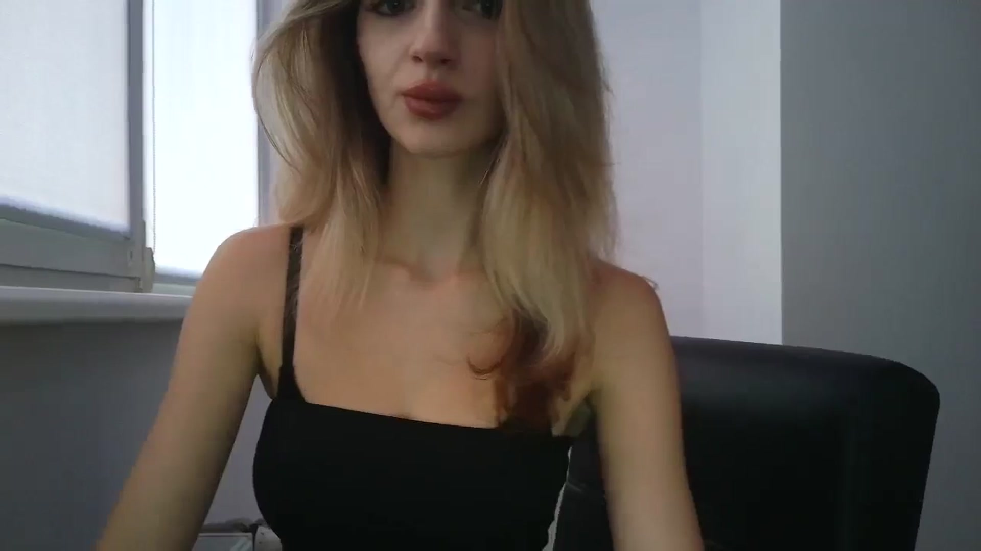 Gallery image thumbnail from MaryyCo's myfreecams stream on, 12/12/2025, 13:55 image 19 of 20