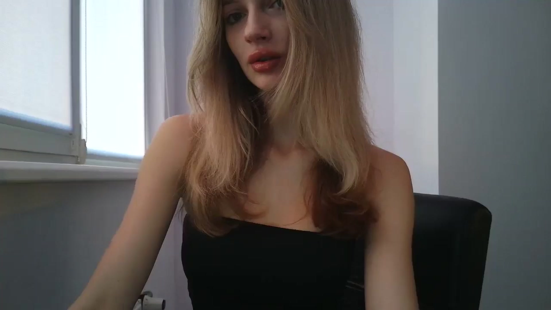 Gallery image thumbnail from MaryyCo's myfreecams stream on, 12/12/2025, 13:55 image 16 of 20