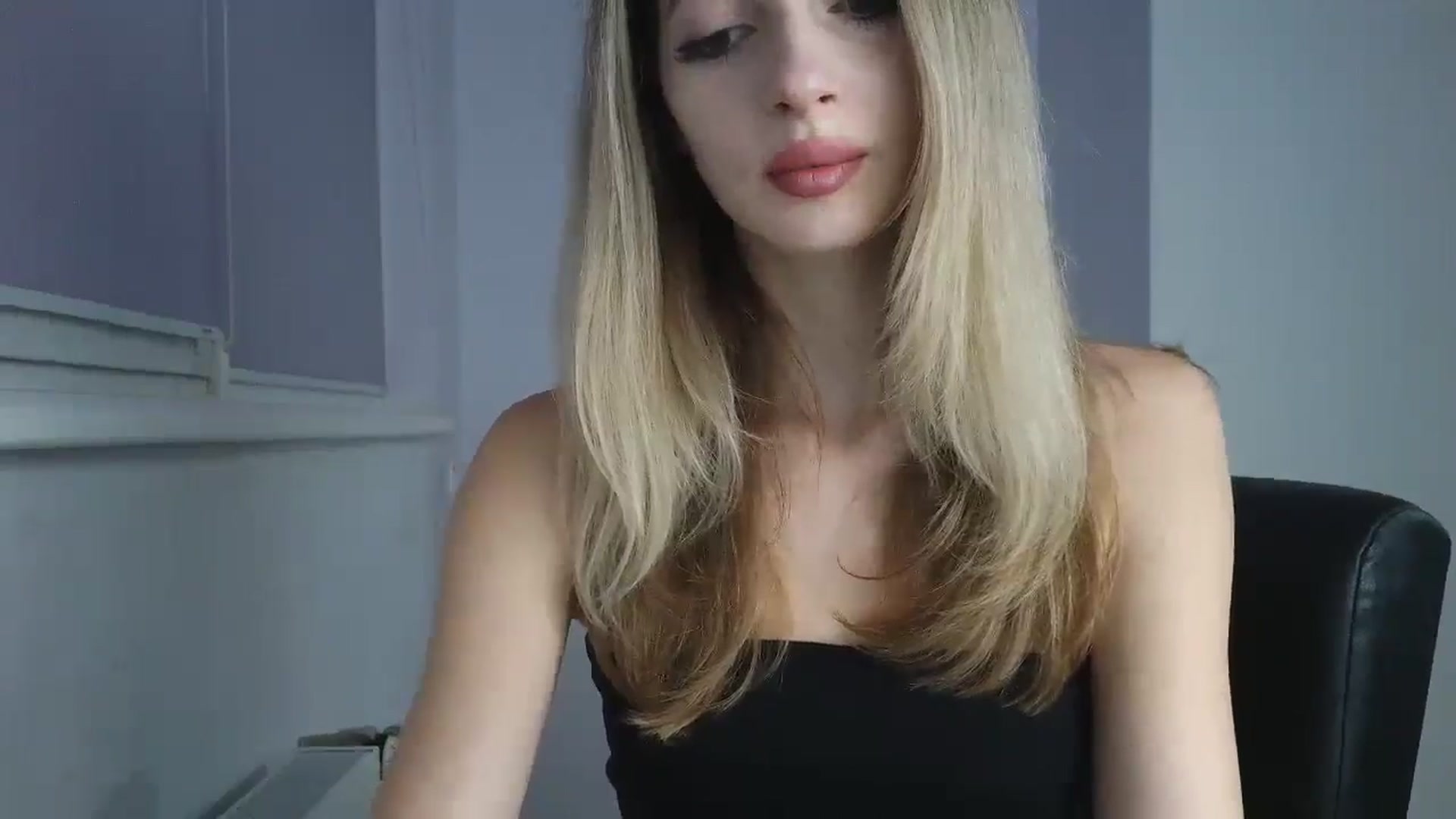 Gallery image thumbnail from MaryyCo's myfreecams stream on, 12/15/2025, 18:02 image 6 of 20
