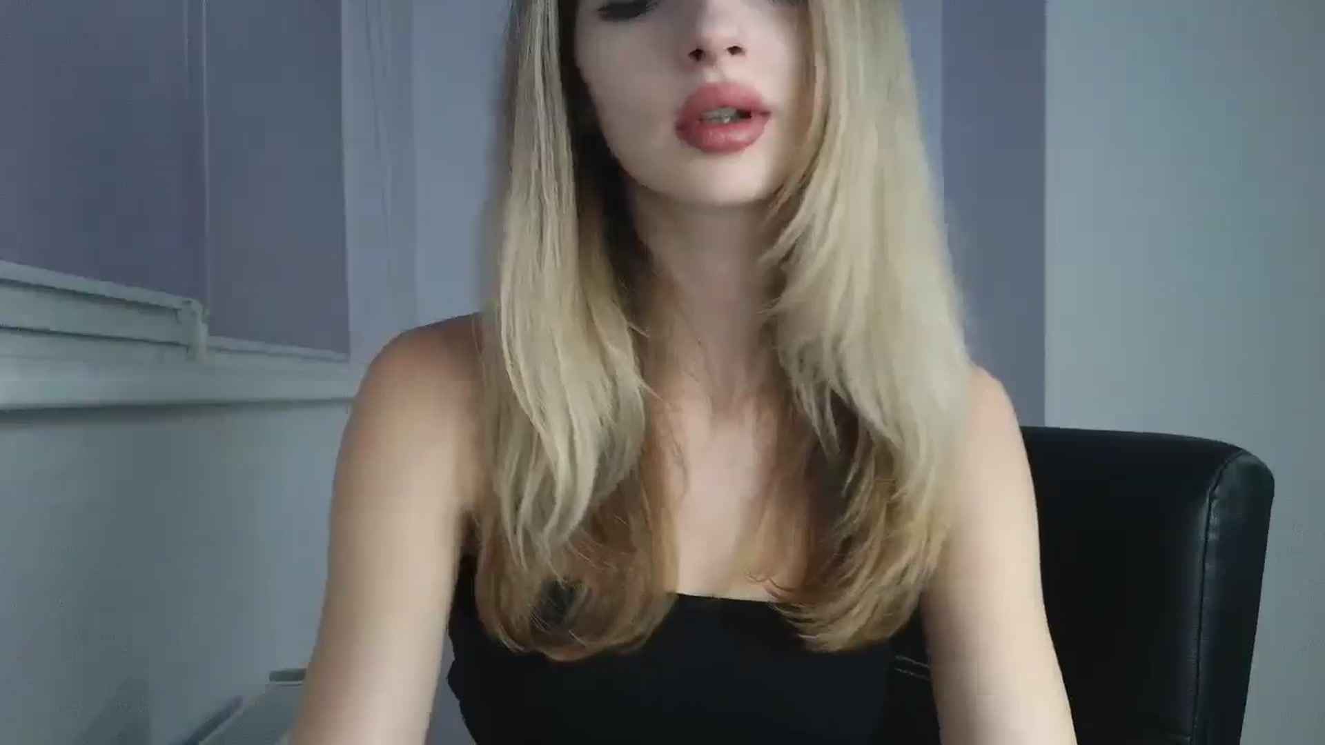 Gallery image thumbnail from MaryyCo's myfreecams stream on, 12/15/2025, 18:02 image 8 of 20