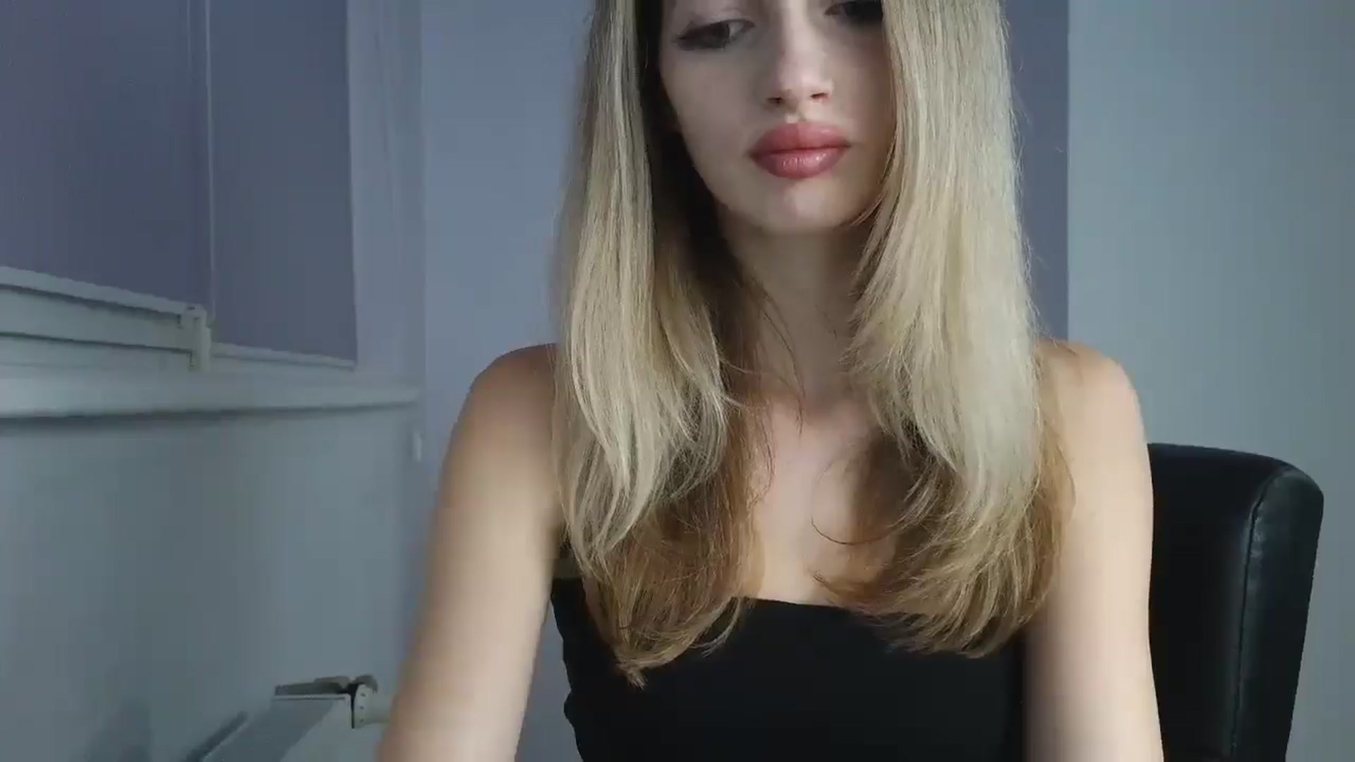 Gallery image thumbnail from MaryyCo's myfreecams stream on, 12/15/2025, 18:02 image 7 of 20