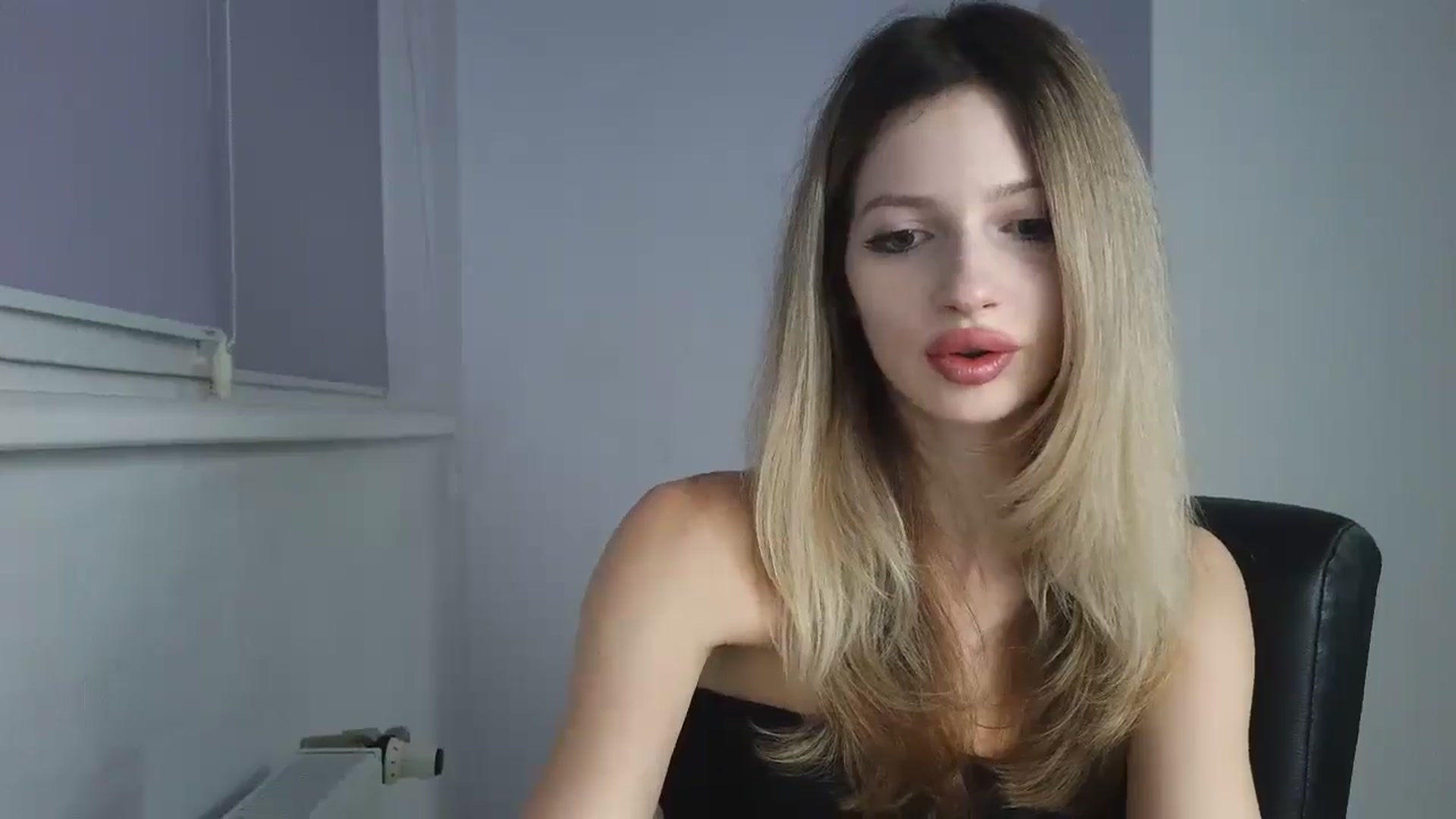 Gallery image thumbnail from MaryyCo's myfreecams stream on, 12/15/2025, 18:02 image 4 of 20