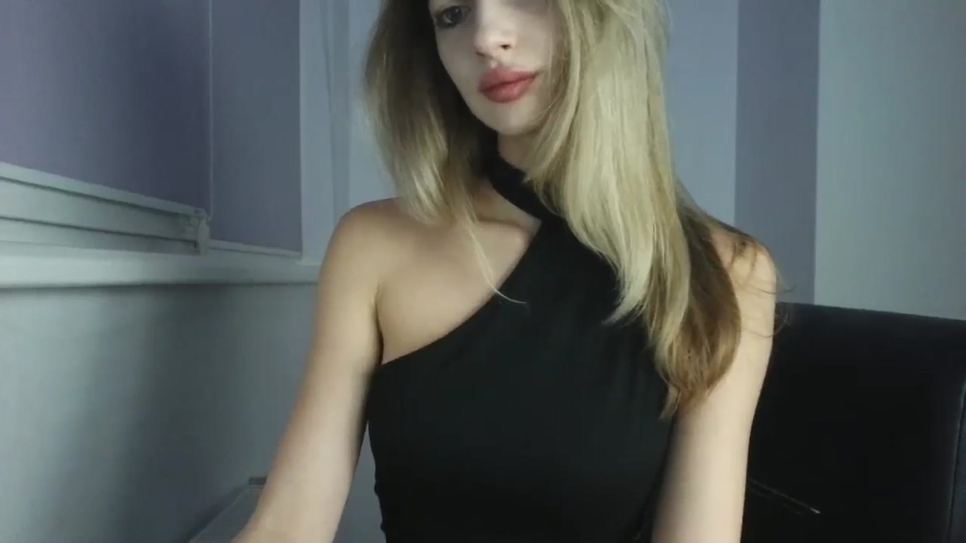 Gallery image thumbnail from MaryyCo's myfreecams stream on, 12/18/2025, 23:36 image 11 of 20
