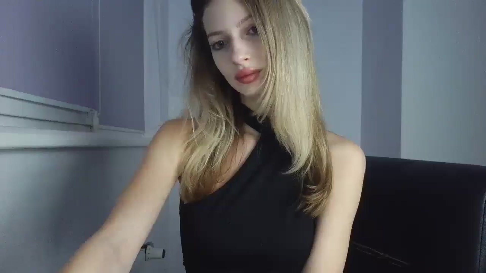 Gallery image thumbnail from MaryyCo's myfreecams stream on, 12/19/2025, 01:58 image 10 of 20