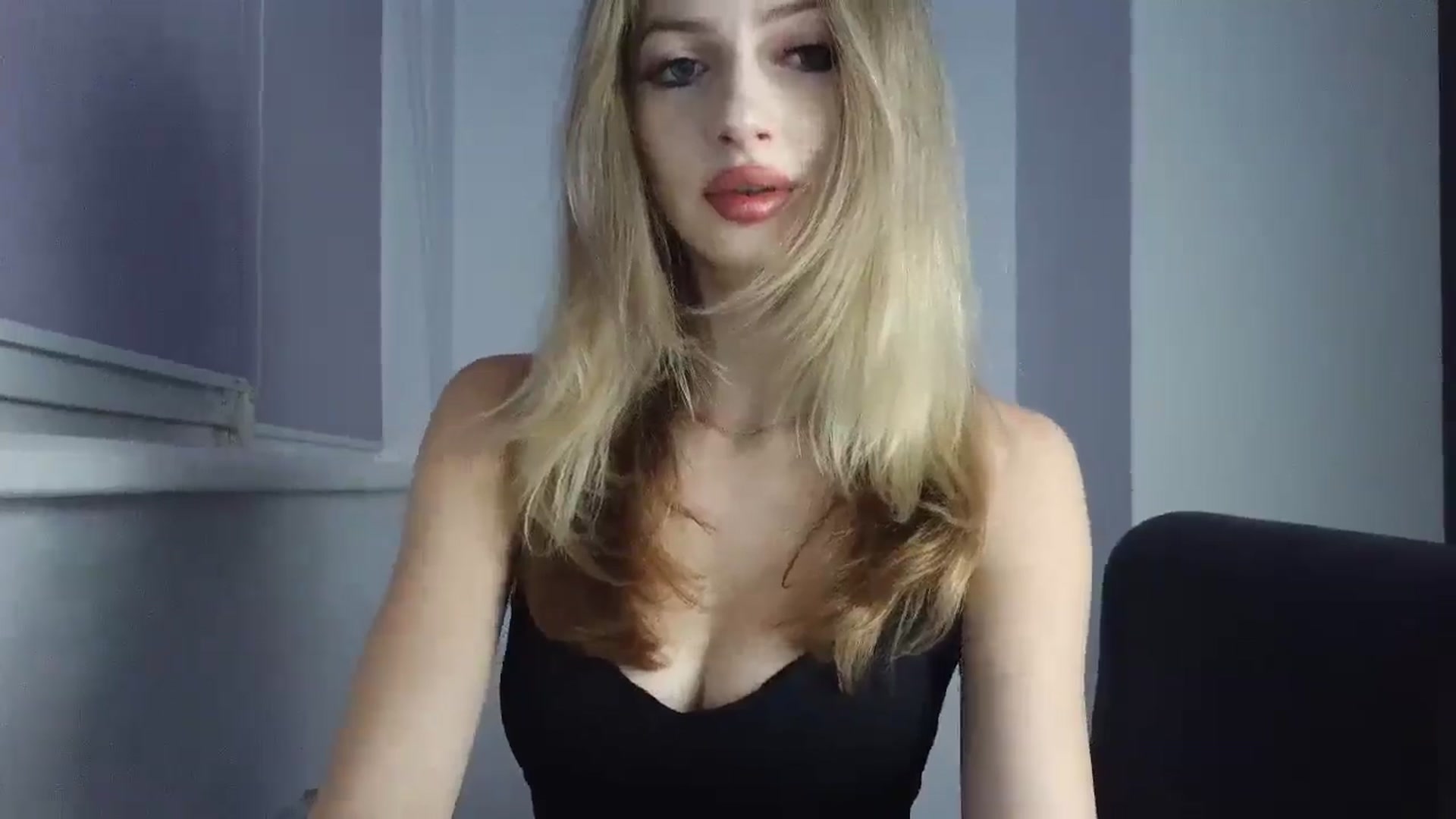 Gallery image thumbnail from MaryyCo's myfreecams stream on, 12/27/2025, 21:52 image 6 of 20