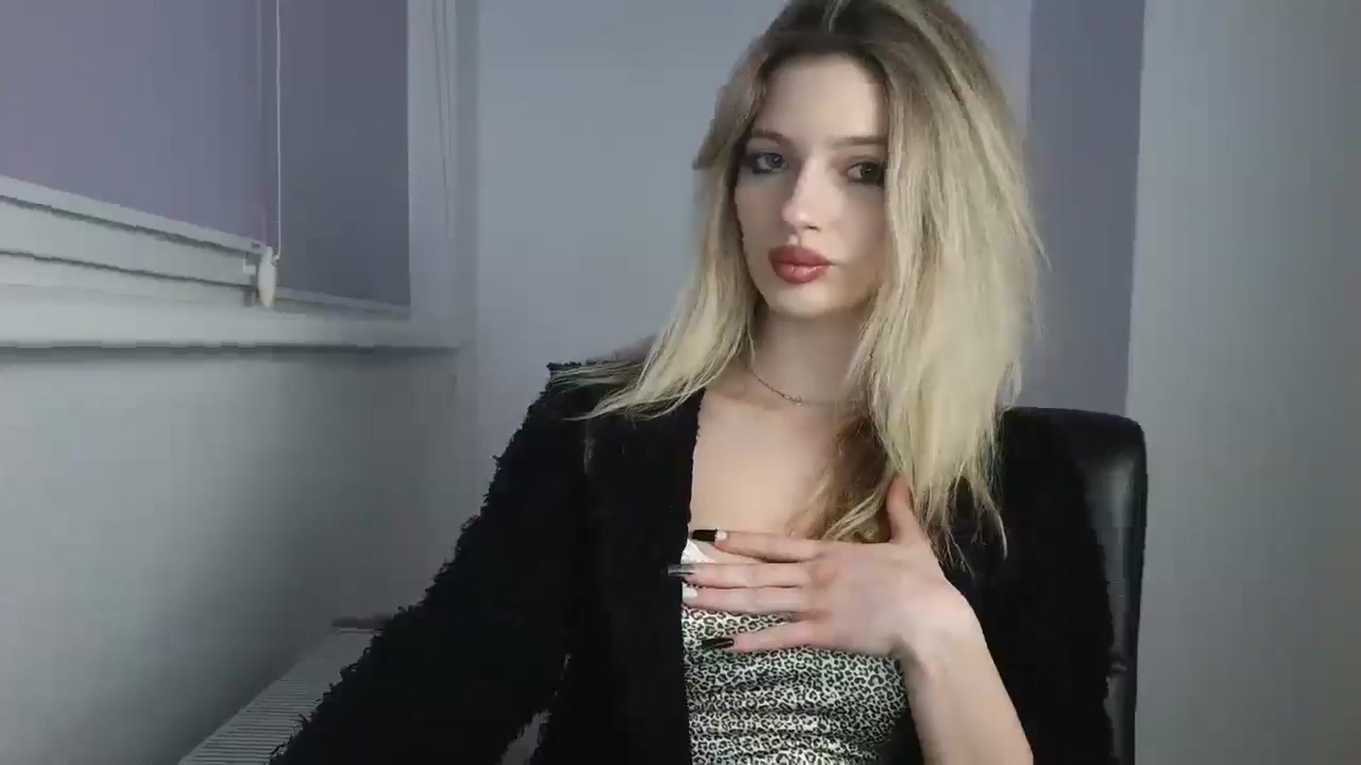Gallery image thumbnail from MaryyCo's myfreecams stream on, 03/24/2026, 21:42 image 16 of 20
