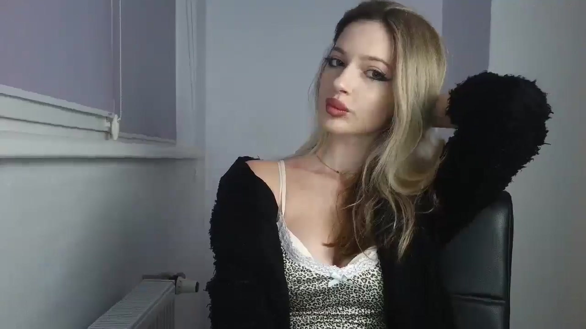 Gallery image thumbnail from MaryyCo's myfreecams stream on, 03/24/2026, 21:42 image 10 of 20