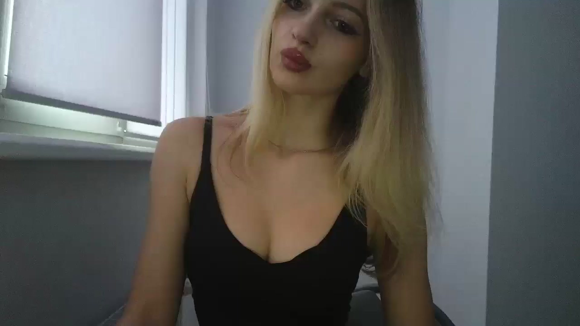 Gallery image thumbnail from MaryyCo's myfreecams stream on, 03/30/2026, 15:15 image 18 of 20