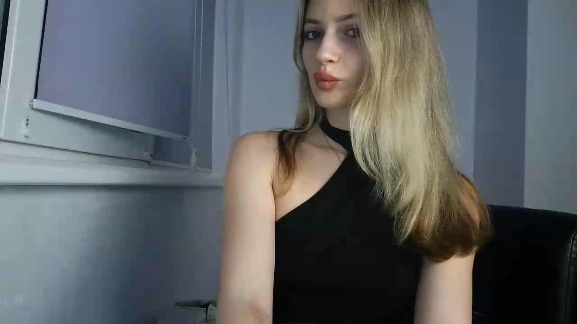 Gallery image thumbnail from MaryyCo's myfreecams stream on, 05/21/2026, 22:06 image 17 of 20