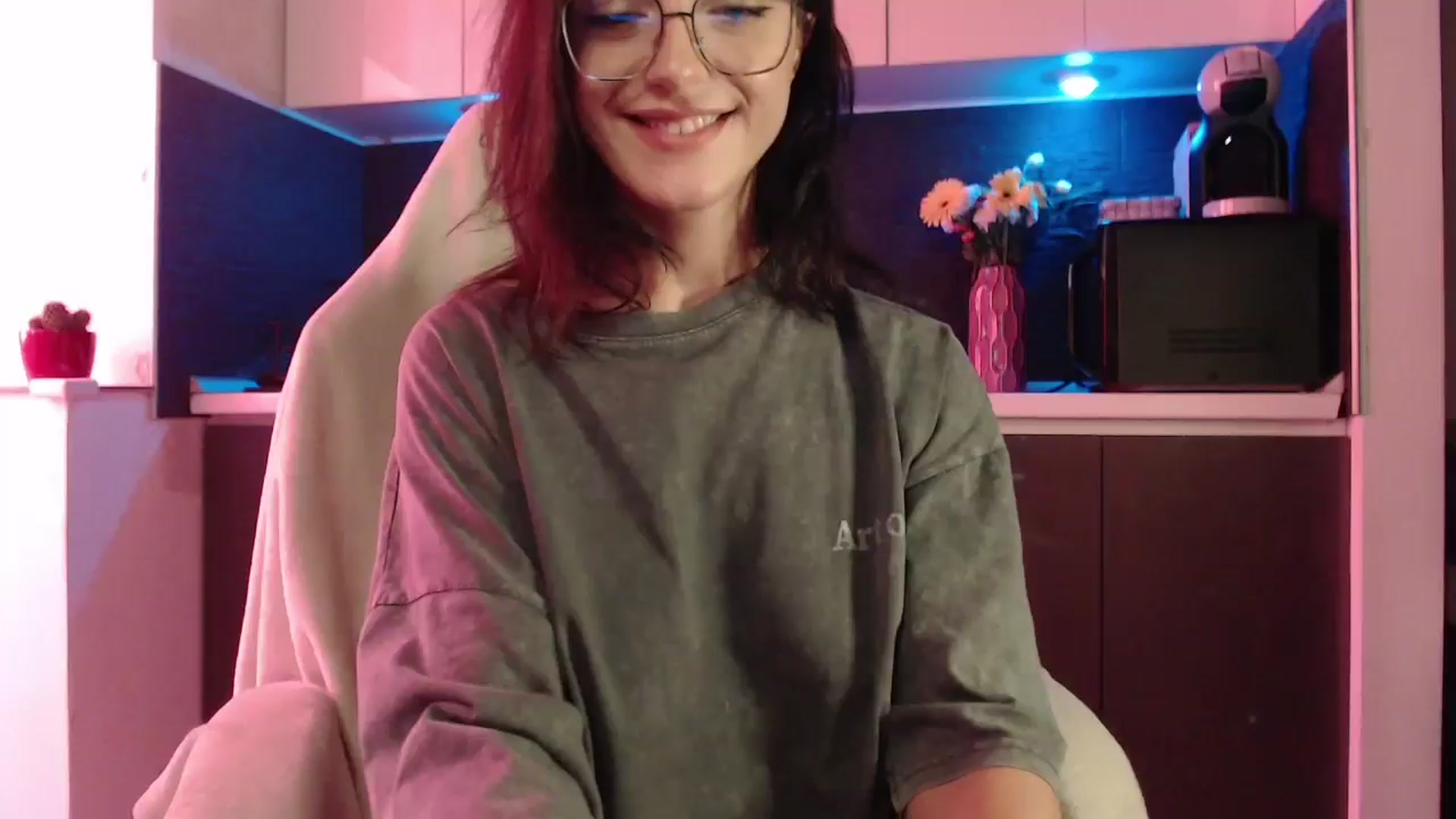 Gallery image thumbnail from Masha____'s myfreecams stream on, 10/03/2024, 12:28 image 13 of 20
