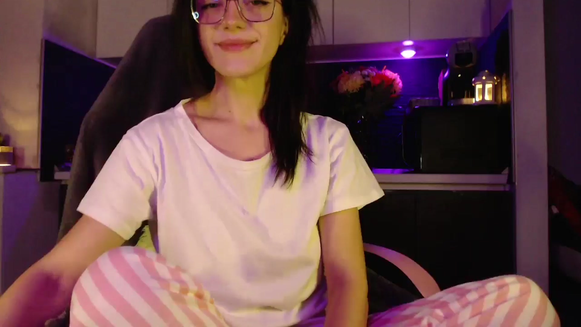 Gallery image thumbnail from Masha____'s myfreecams stream on, 10/19/2024, 24:52 image 16 of 20