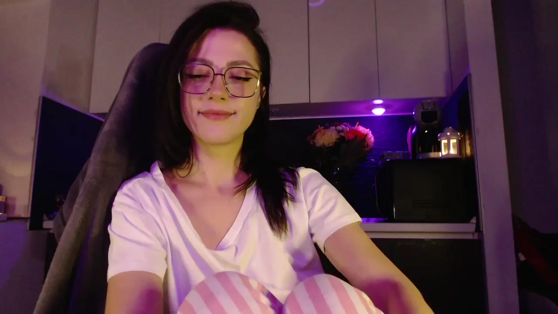 Gallery image thumbnail from Masha____'s myfreecams stream on, 10/19/2024, 24:52 image 4 of 20