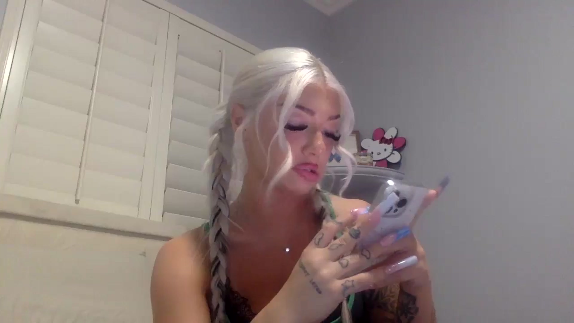 Gallery image thumbnail from Masonblu's myfreecams stream on, 11/17/2025, 07:02 image 17 of 20