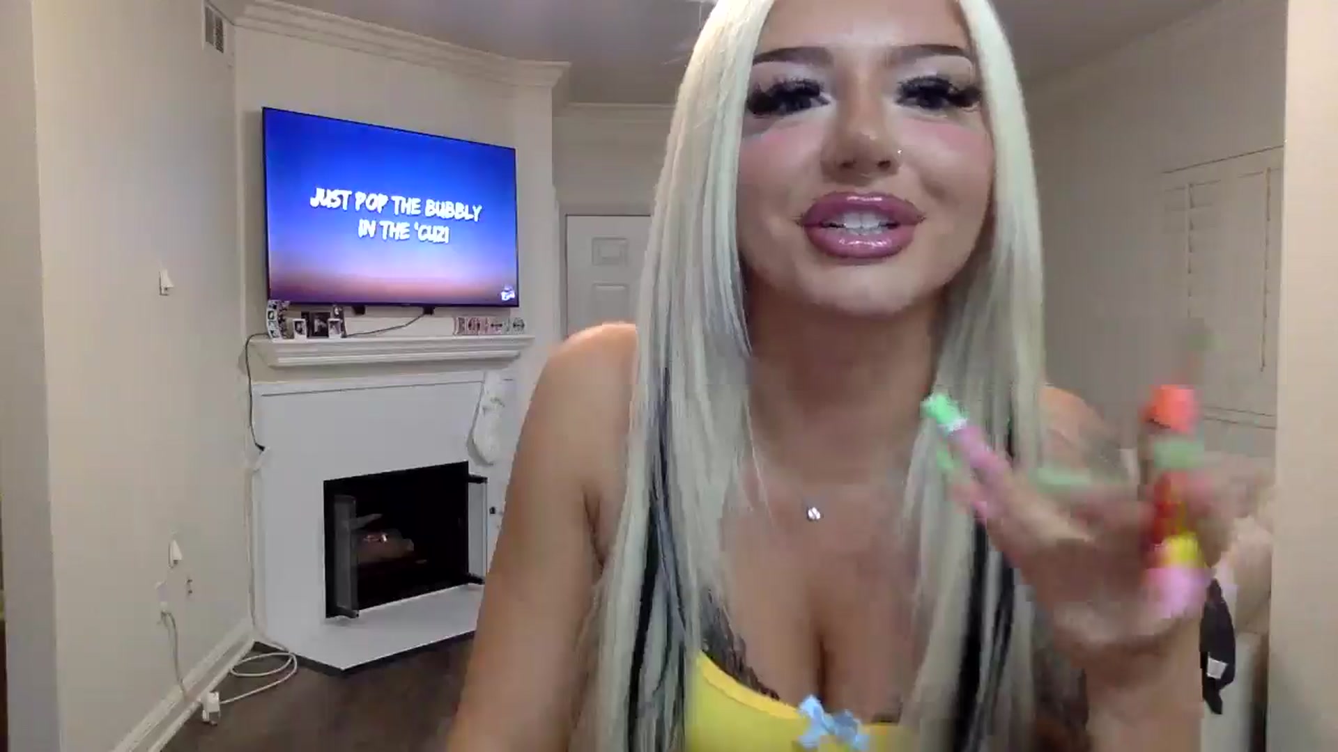 Gallery image thumbnail from Masonblu's myfreecams stream on, 12/17/2025, 08:29 image 10 of 20