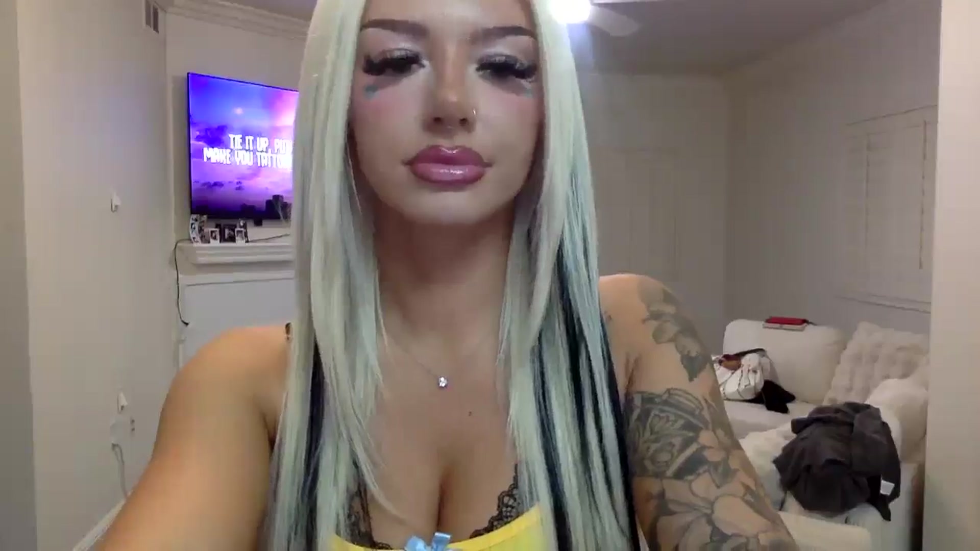 Gallery image thumbnail from Masonblu's myfreecams stream on, 12/17/2025, 08:29 image 4 of 20