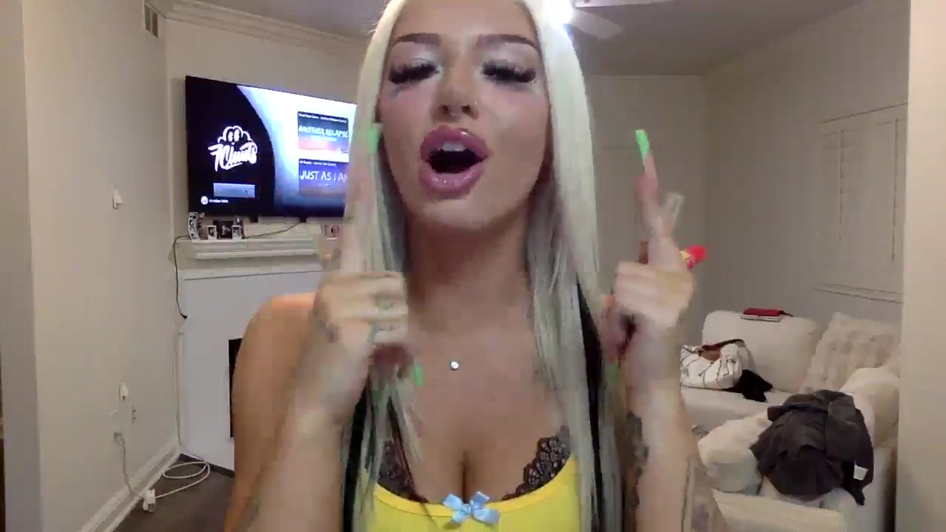 Gallery image thumbnail from Masonblu's myfreecams stream on, 12/17/2025, 08:29 image 13 of 20